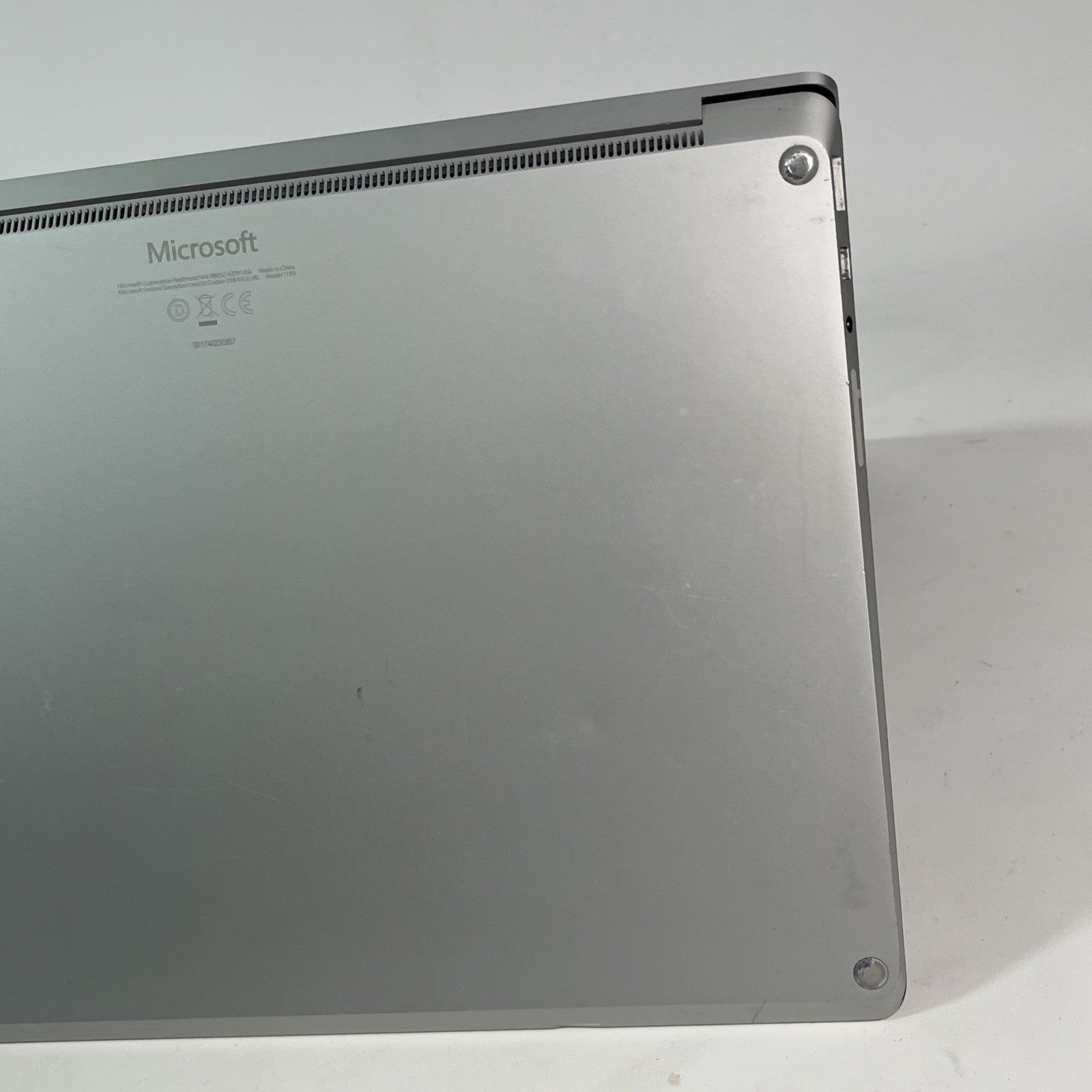 Microsoft Surface Laptop 2 – i5-8350U | 8GB RAM | 256GB SSD | 13.5” | Windows 11