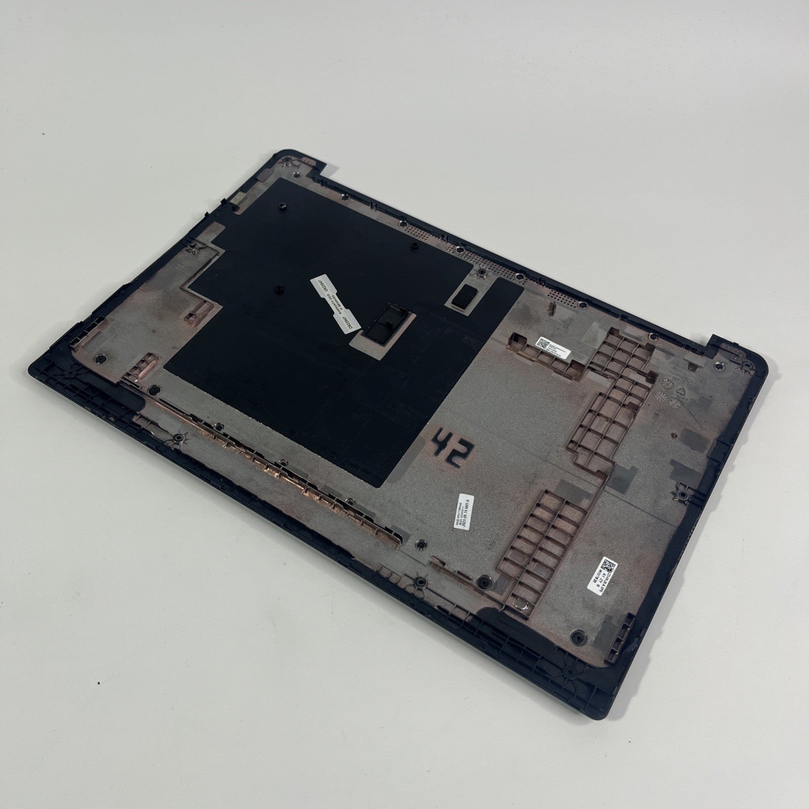 Lenovo IP Slim 3 Chrome 14M868 Bottom Cover 5CB1L30389 HQ2073136V000 Grade B