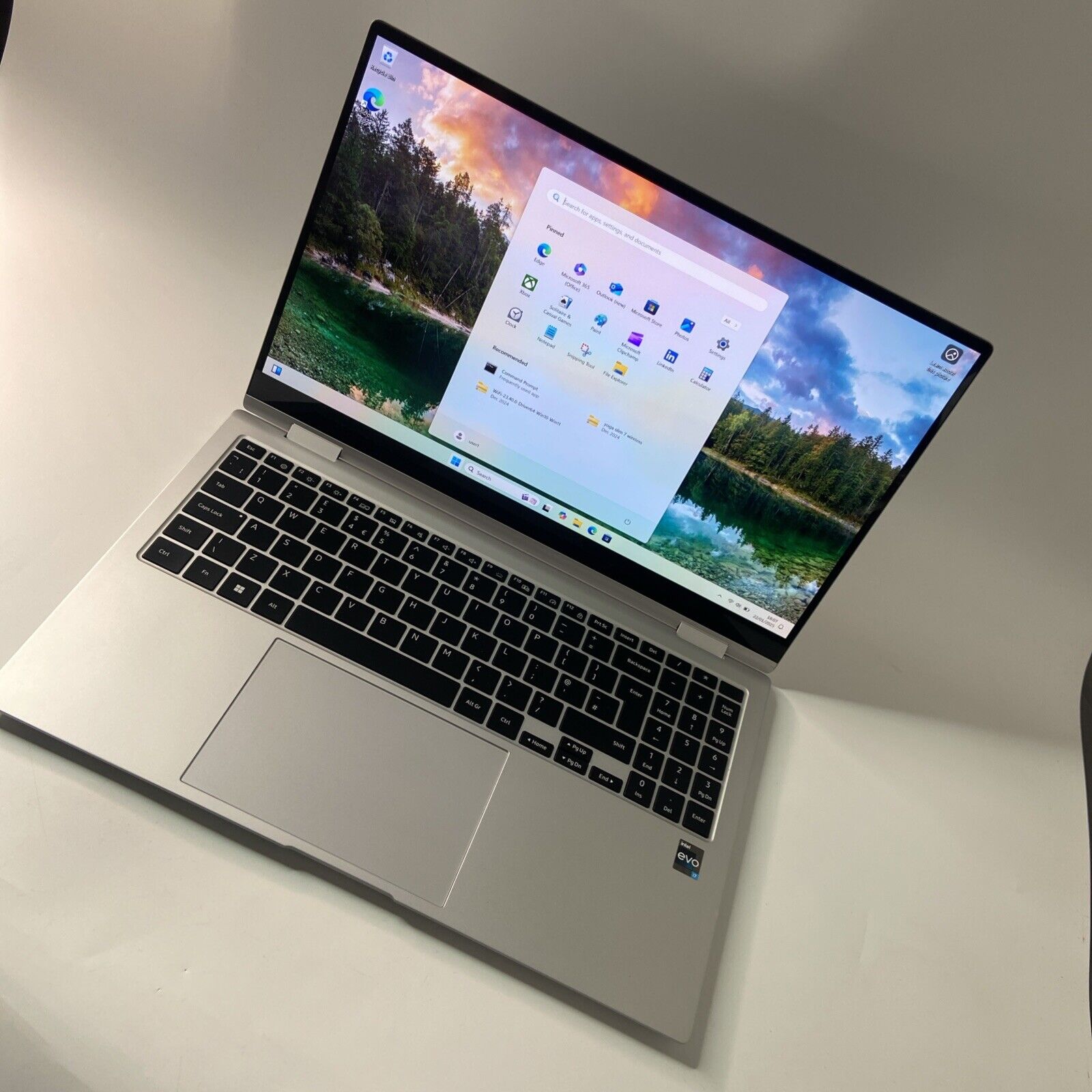 Samsung Galaxy Book2 Pro 360 15.6" Intel Core i7- 1260P 256GB SSD 16GB RAM