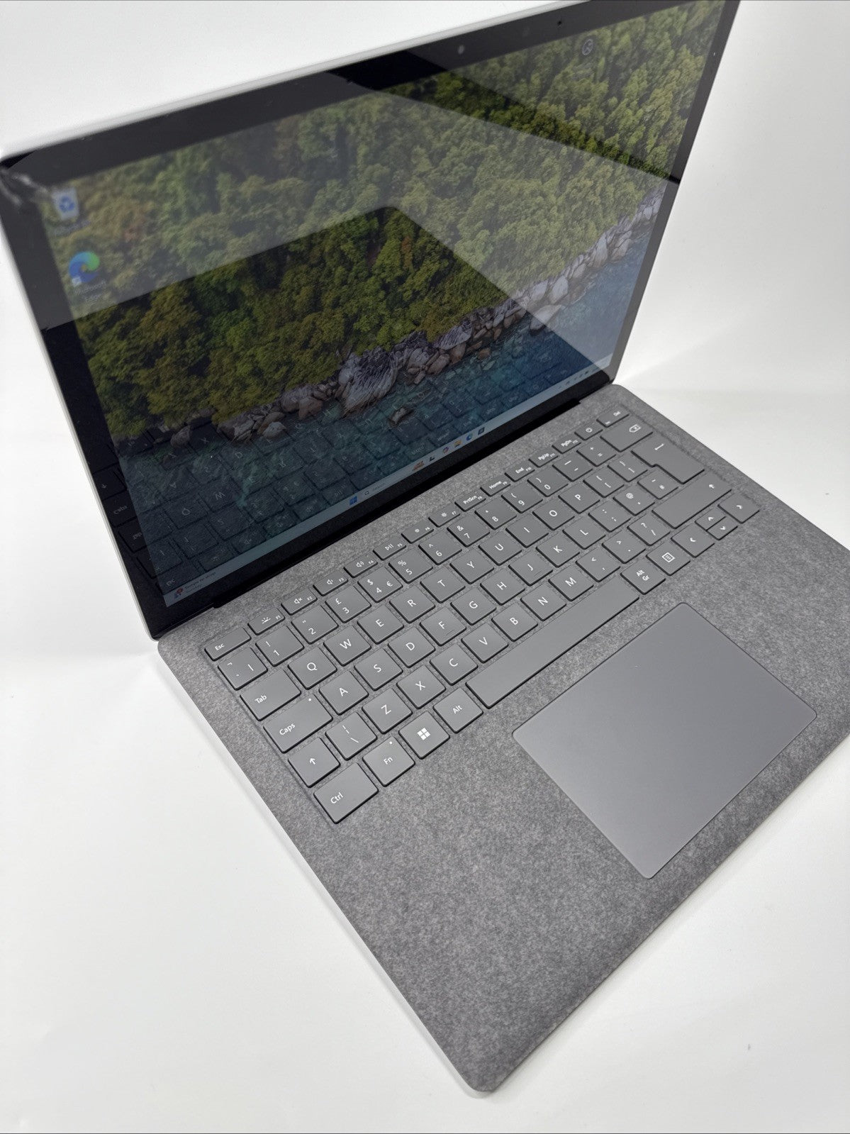 Microsoft Surface Laptop 4 13.5" Inte i5-1135G7 8GB RAM 512GB SSD Cracked Screen