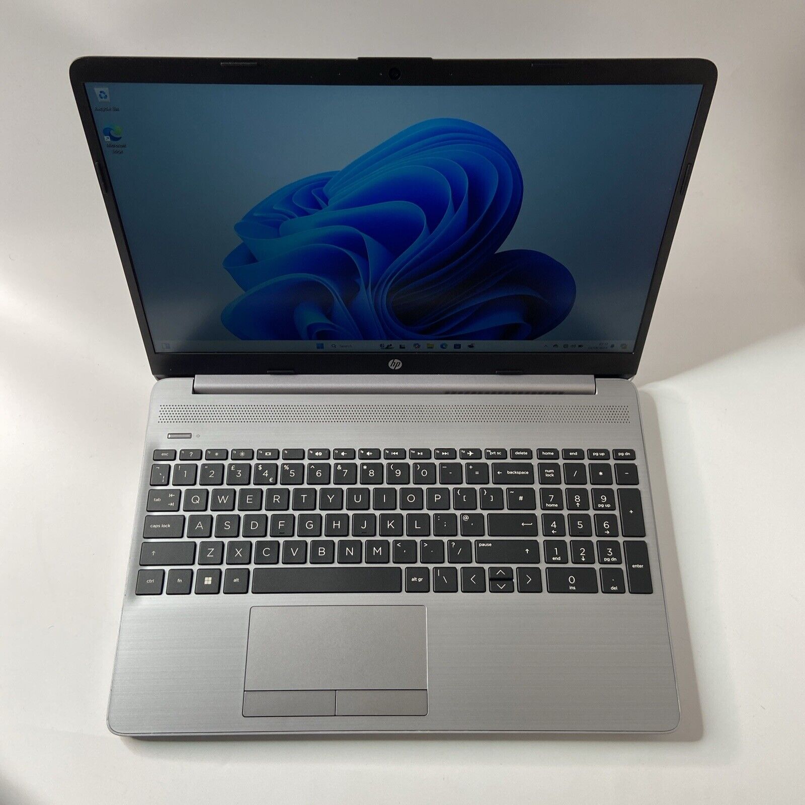 HP 255 G9 Laptop - AMD Ryzen 7-5825U, 16GB RAM, 256GB SSD, Windows 11 Grade A