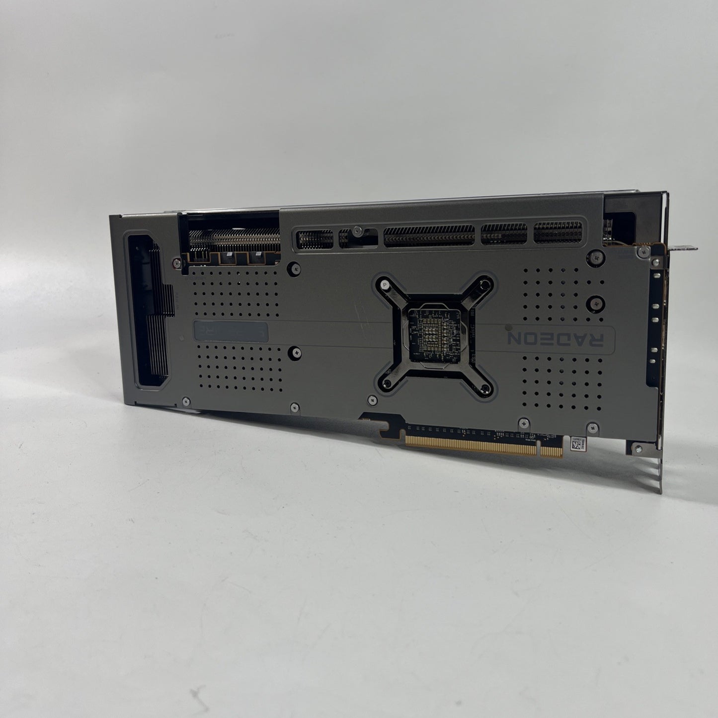 Sapphire AMD Radeon RX 7700 XT NITRO+ Graphics Card for Gaming - 12GB. Dead