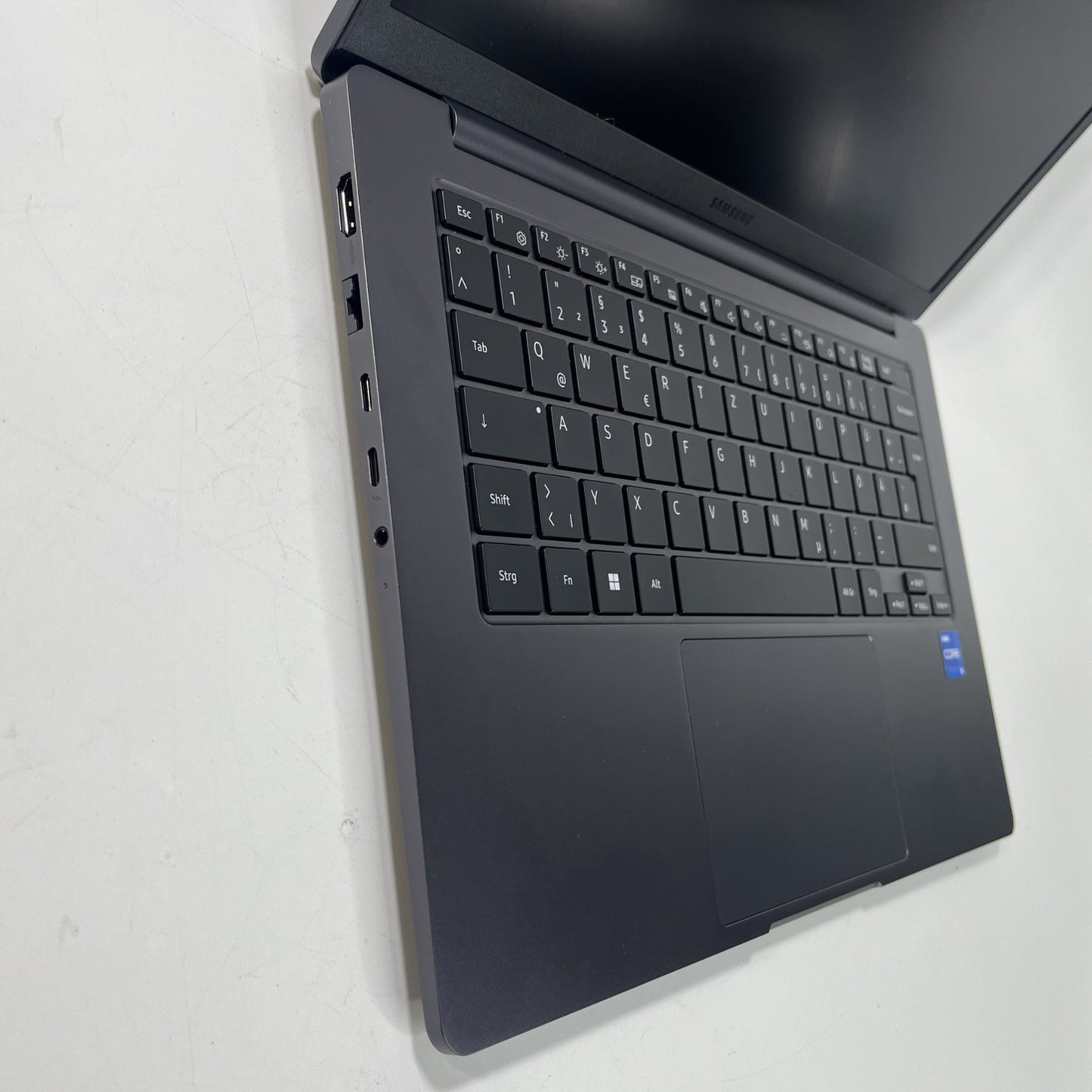 SAMSUNG Galaxy Book2 14” i5-12th GEN 8GB RAM 256GB NVME SSD battery100%. Grade A