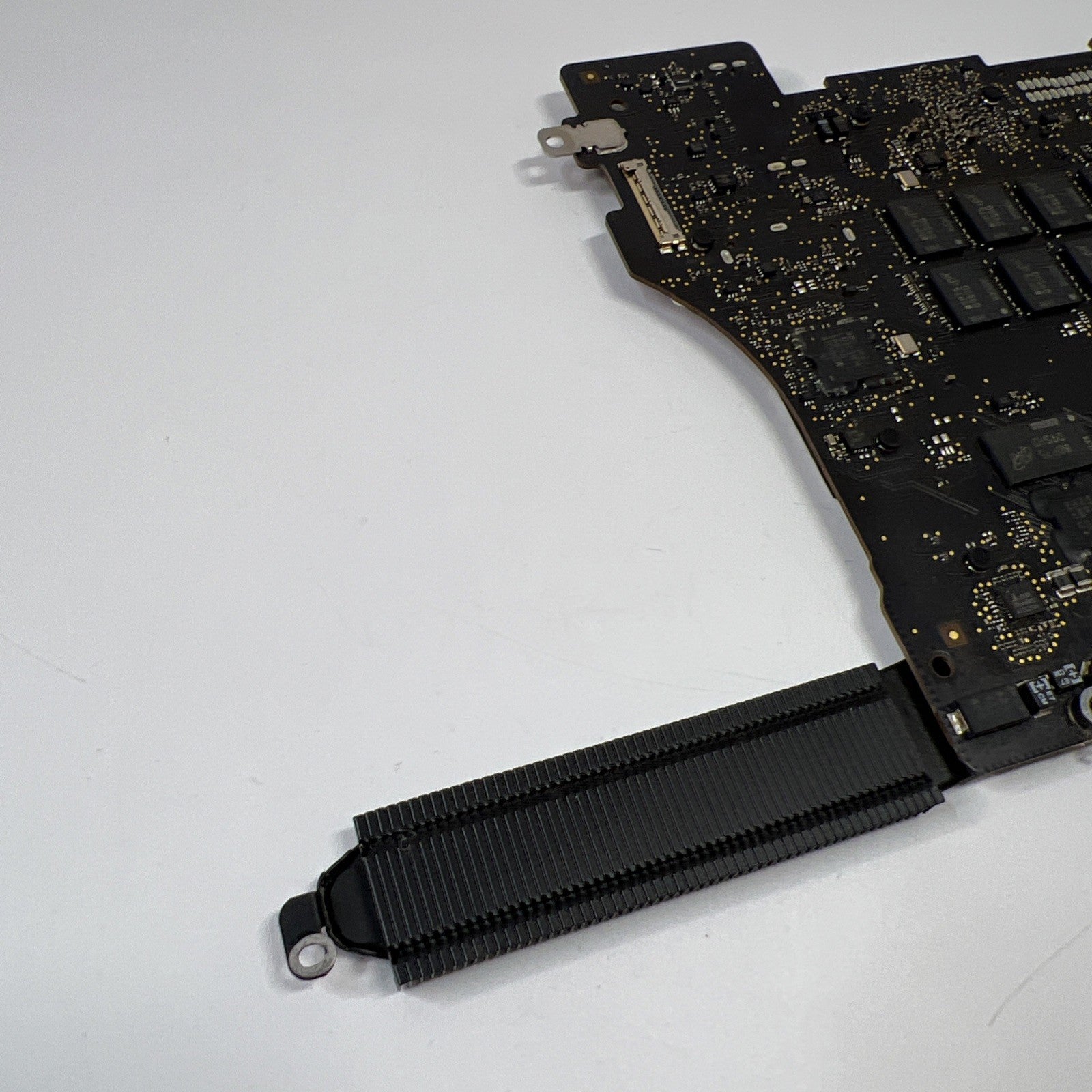 MacBook Pro 15" A1398 Mid-2015 Logic Board 2.2GHz i7-470HQ 16GB 820-00138-A