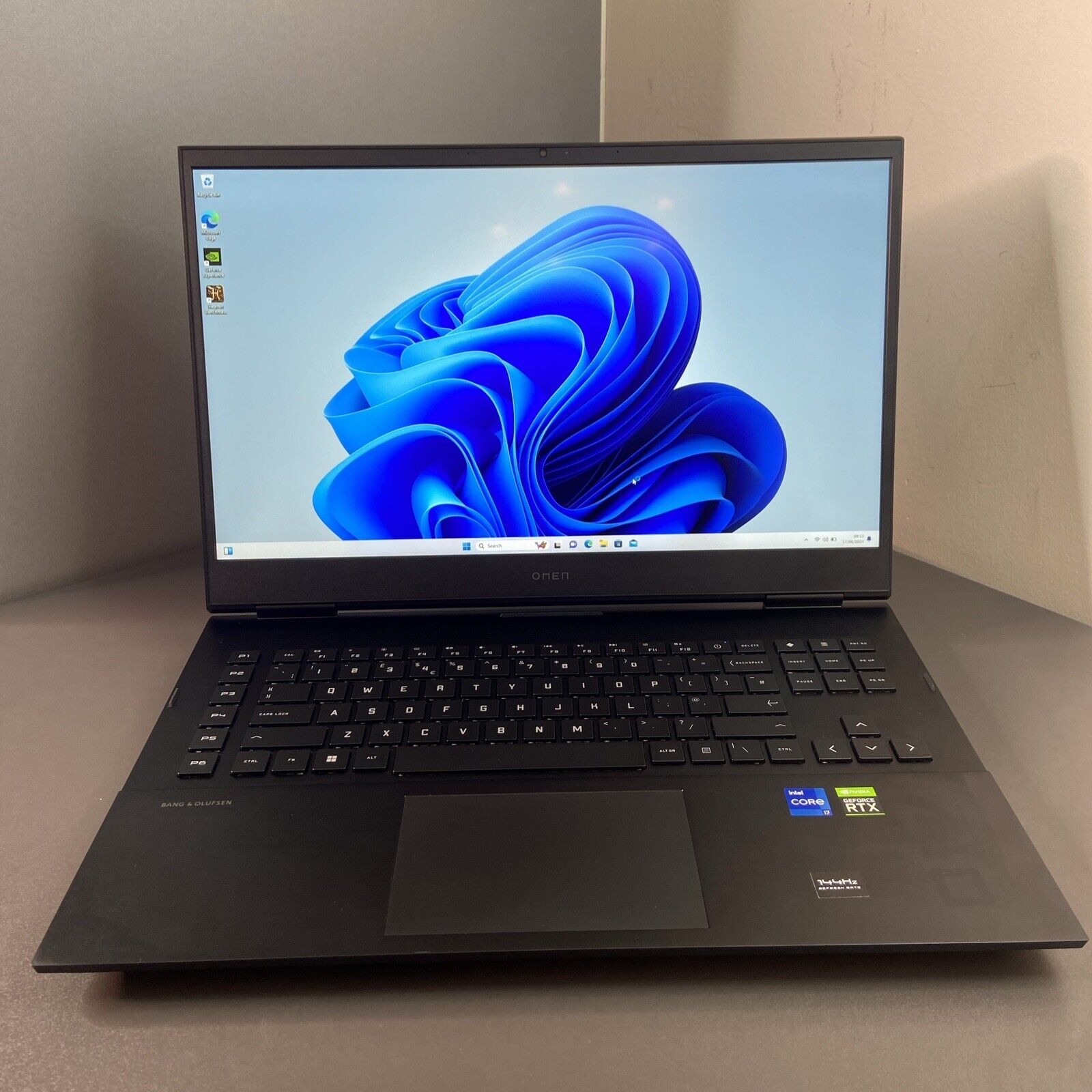 HP Omen 17-ck1502na Core i7-12700H 16GB 512GB SSd RTX 3060 17.3” Gaming Laptop