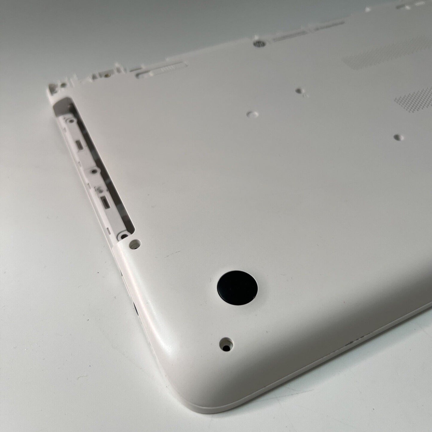 HP PAVILION 15-P 15-P078SA BOTTOM BASE COVER WHITE SPEAKERS USB BOARD