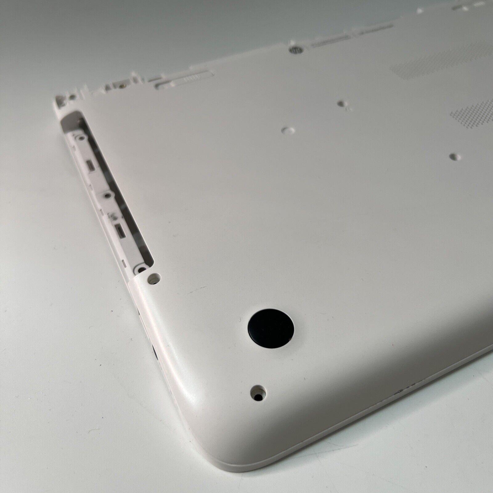 HP PAVILION 15-P 15-P078SA BOTTOM BASE COVER WHITE SPEAKERS USB BOARD