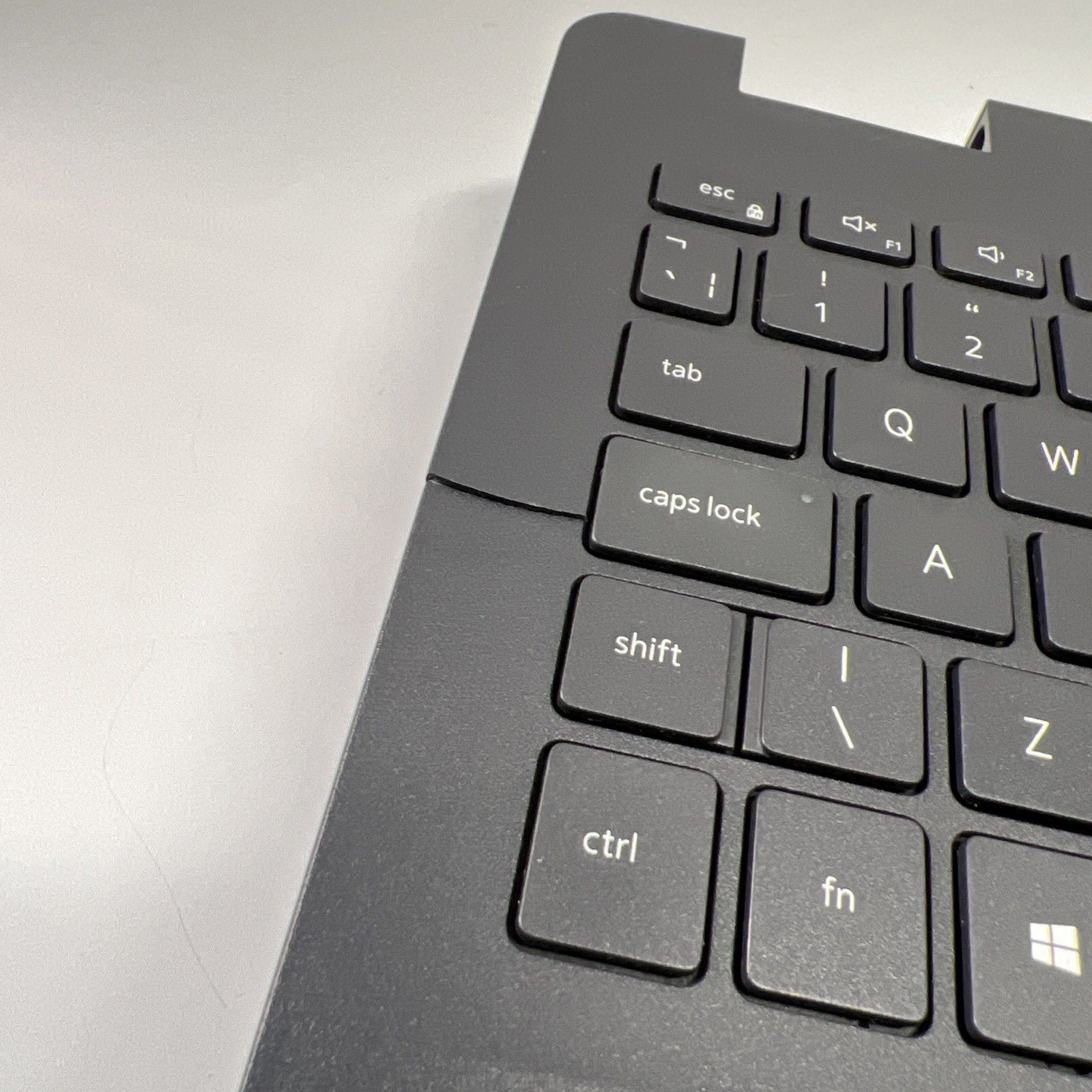 Genuine Dell Inspiron 3505 Palmrest Assembly UK Keyboard 033HPP (SMALL CRACK)