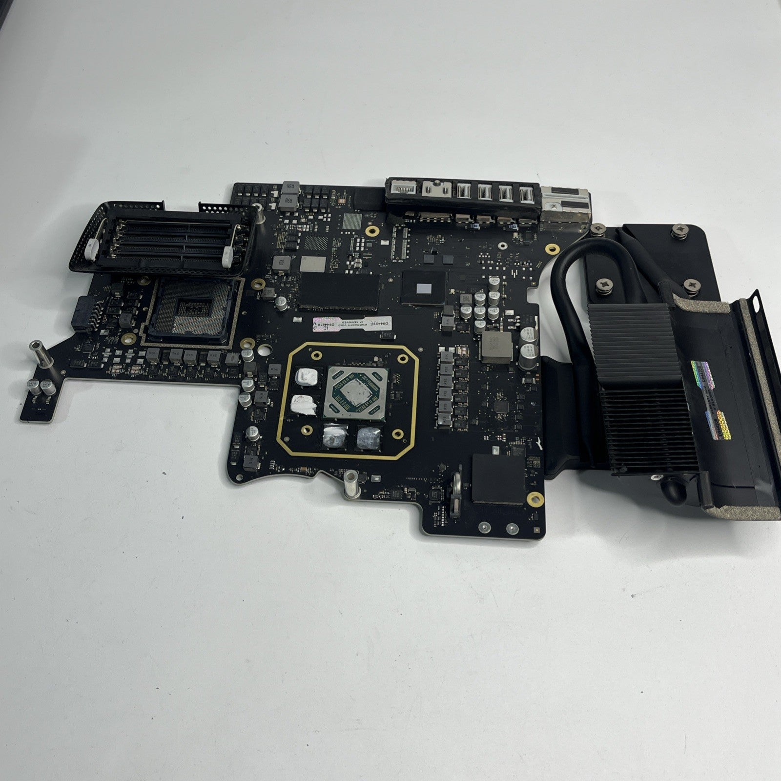 Apple iMac 27” Retina 5K Logic Board 2020A2115 EMC 3442 And Heatsink. No CPU.