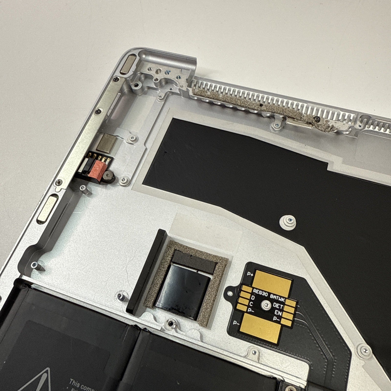 Microsoft Surface 4 1950 13.5 Bottom Base Battery & Housing Silver M1091261-007