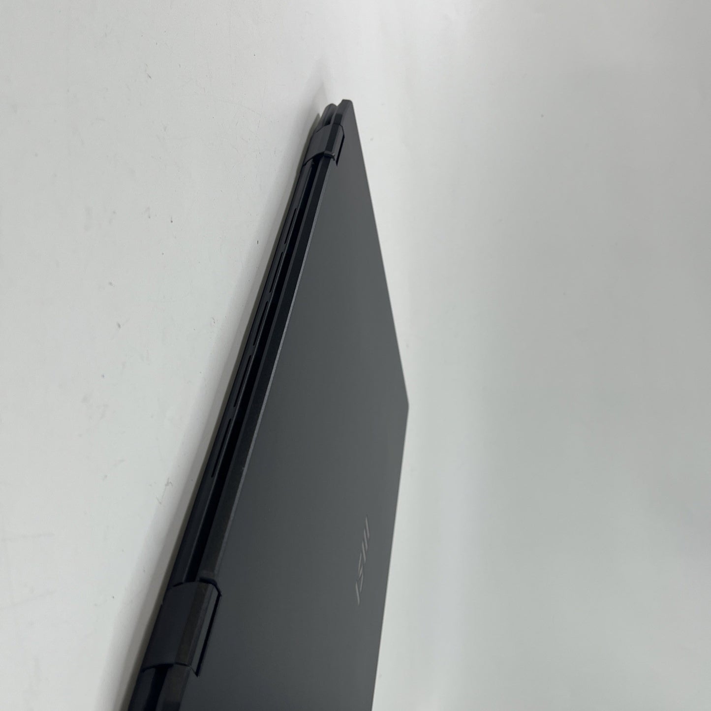 MSI Summit E16 AI Studio A1VFTG Intel Core Ultra 7 32GB 2TB RTX4060.Grade A