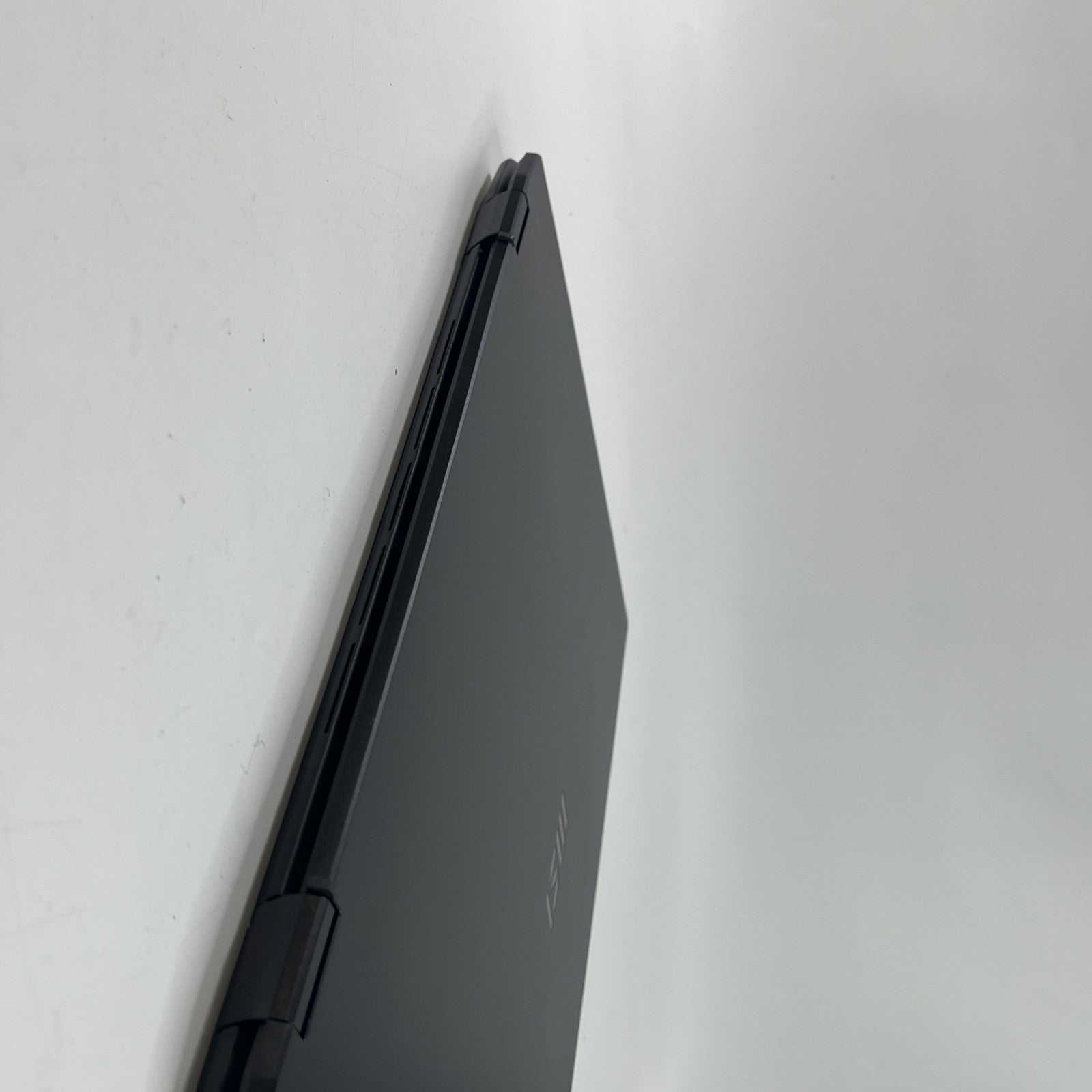 MSI Summit E16 AI Studio A1VFTG Intel Core Ultra 7 32GB 2TB RTX4060.Grade A