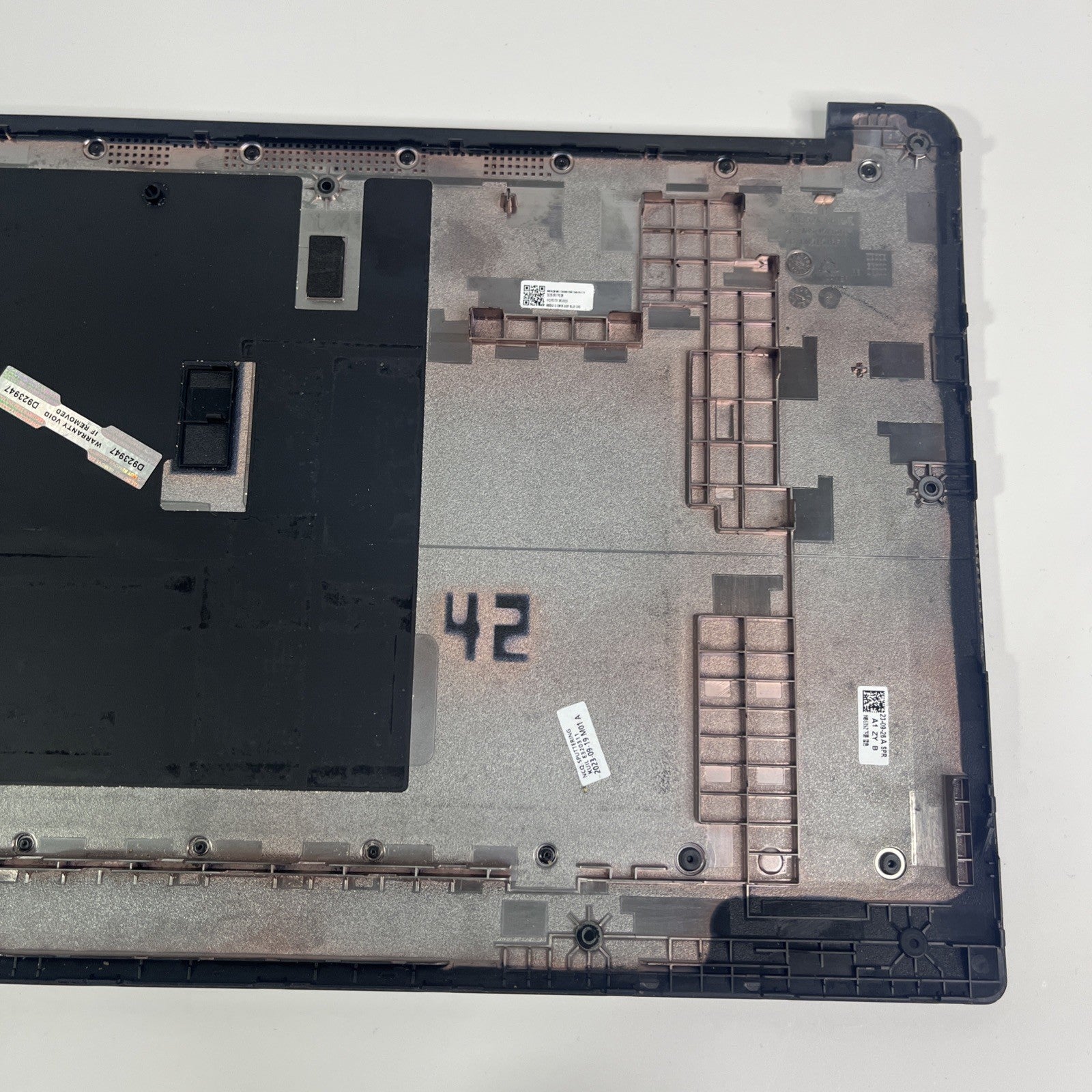 Lenovo IP Slim 3 Chrome 14M868 Bottom Cover 5CB1L30389 HQ2073136V000 Grade B