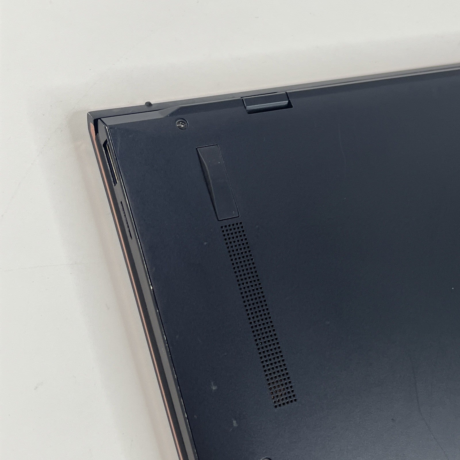 ASUS ZenBook UX393JA 13.3”Core I7-1065G7 16GB RAM 512 GB SSD Windows 11.#G C