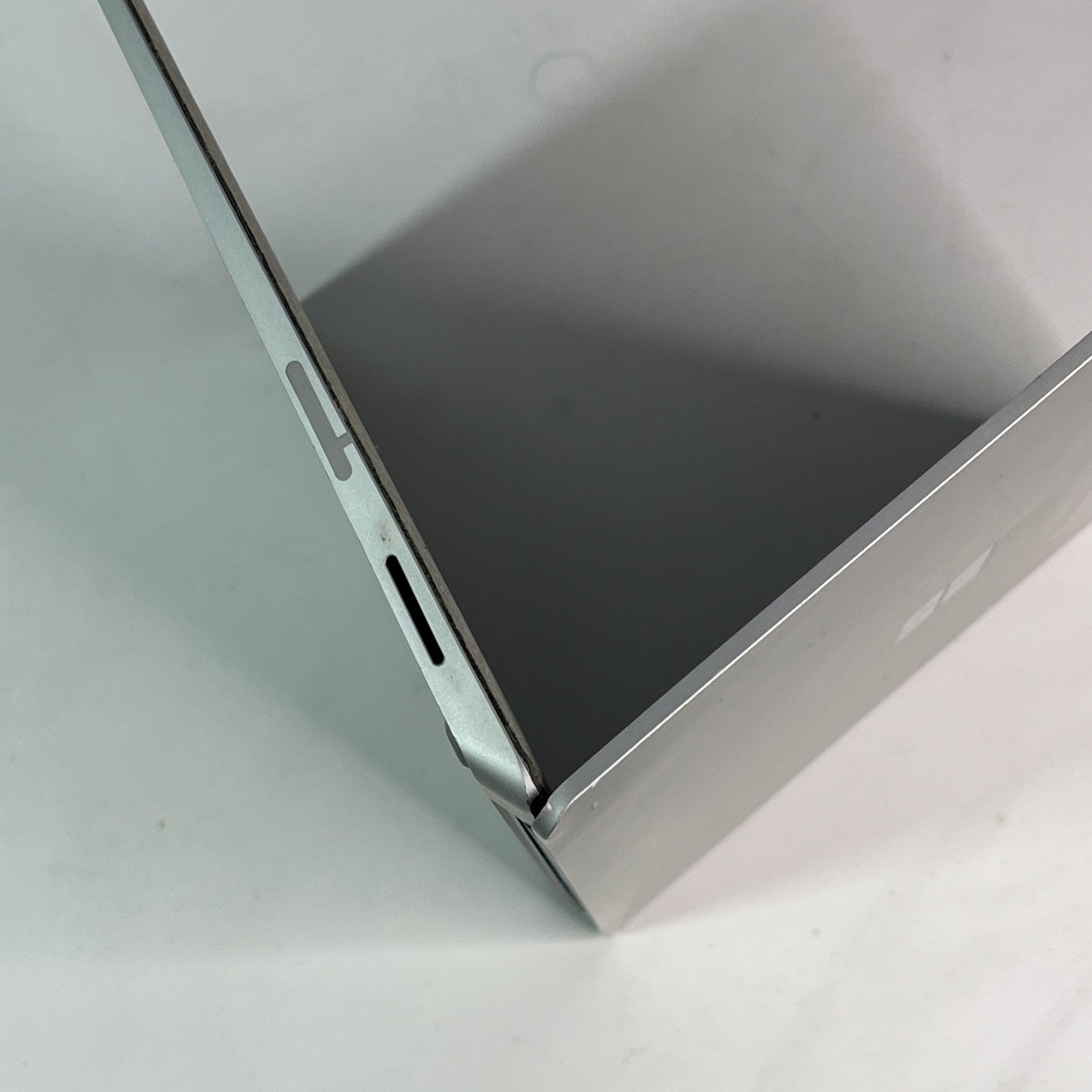 Microsoft Surface Laptop 2 – i5-8350U | 8GB RAM | 128GB SSD | 13.5” | Windows 11