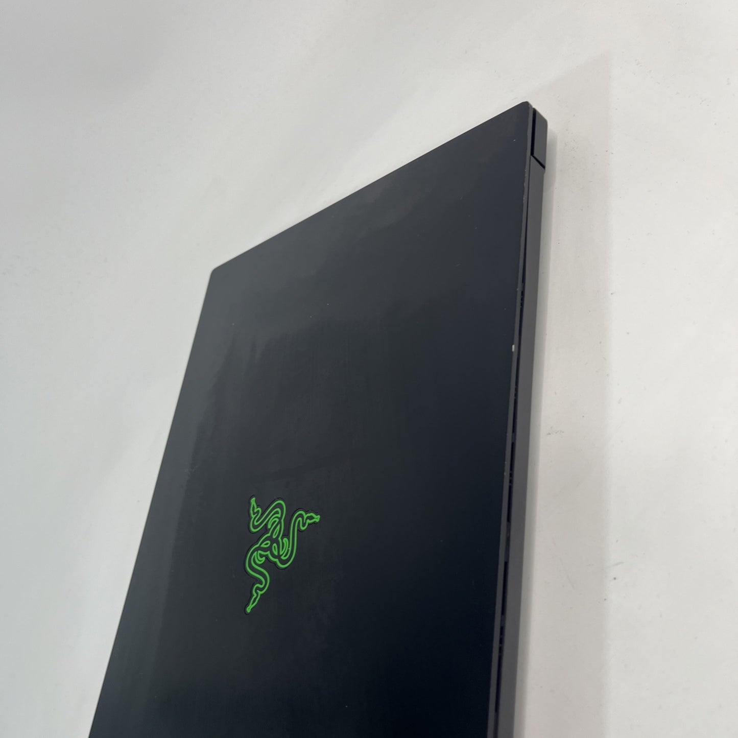 Razer Blade 15 RZ09-0328 I7-10th GEN RTX 2060 16 GB RAM 512GB SSD GOOD BATTERY