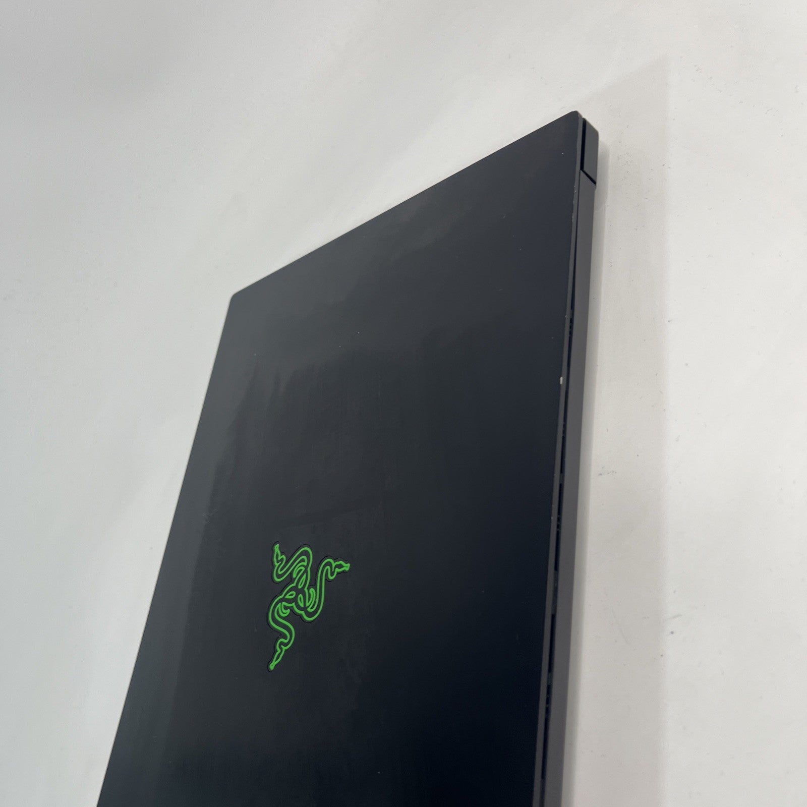 Razer Blade 15 RZ09-0328 I7-10th GEN RTX 2060 16 GB RAM 512GB SSD GOOD BATTERY