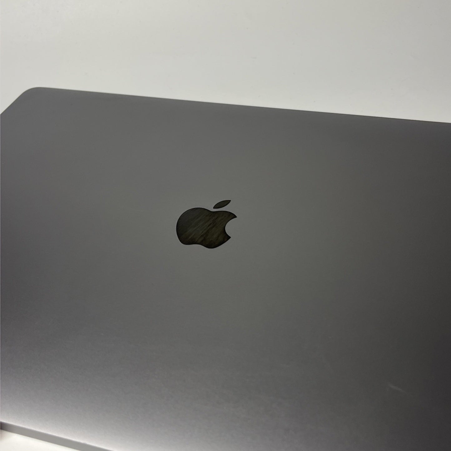 Genuine Apple MacBook Pro A2141 16" Display Assembly Screen. cracked From Side.