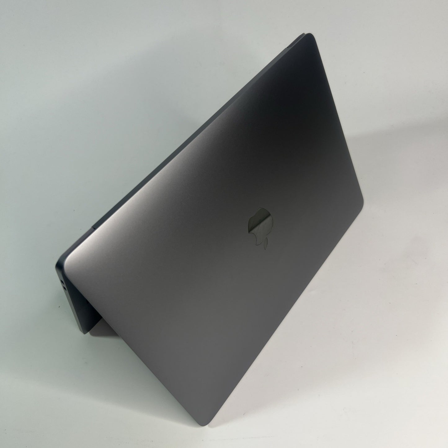 Apple MacBook Pro 13” A2338 M1 8-Core 8GB RAM 256GB SSD – Grade B – 96% Battery 