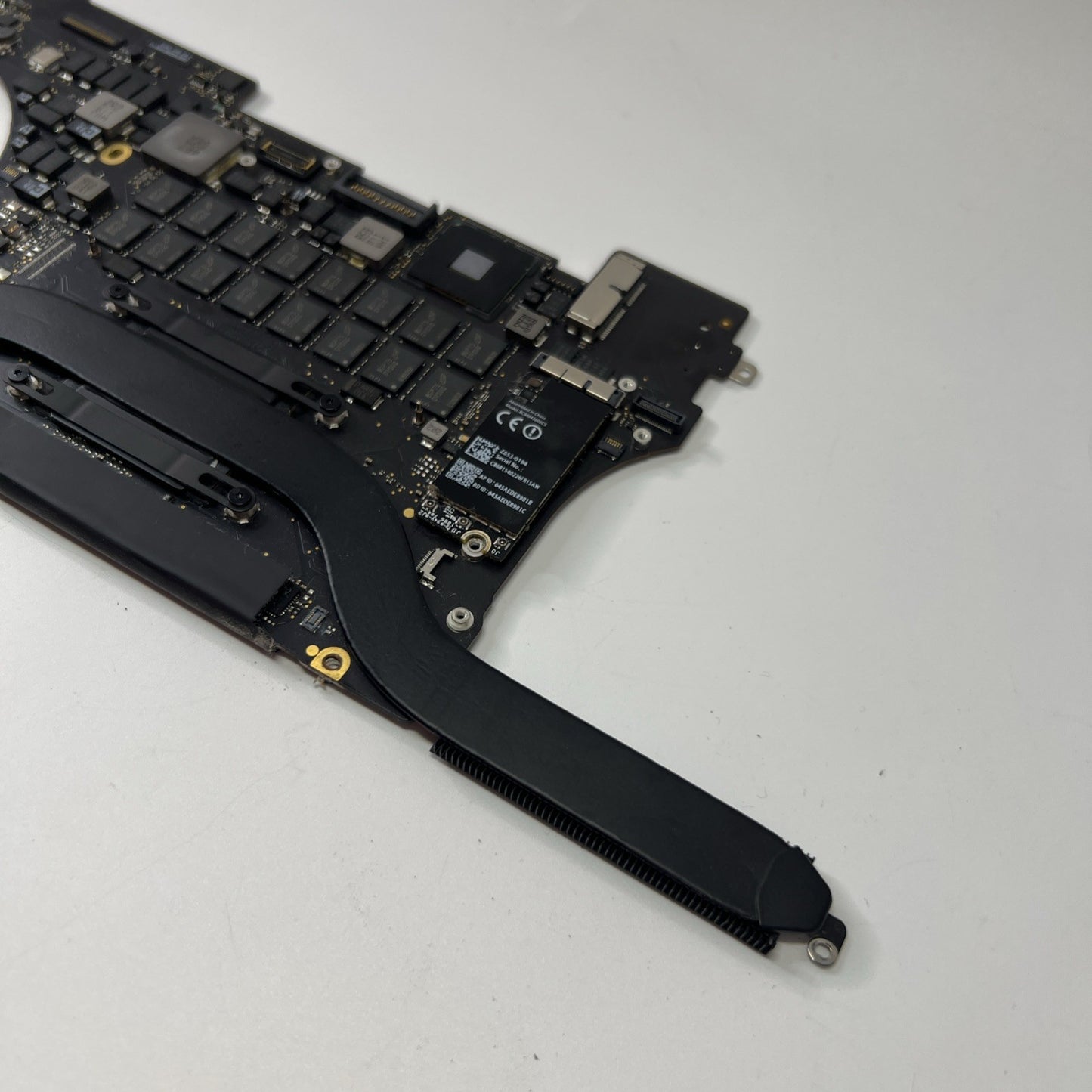 MacBook Pro 15" A1398 Mid-2015 Logic Board 2.2GHz i7-470HQ 16GB 820-00138-A
