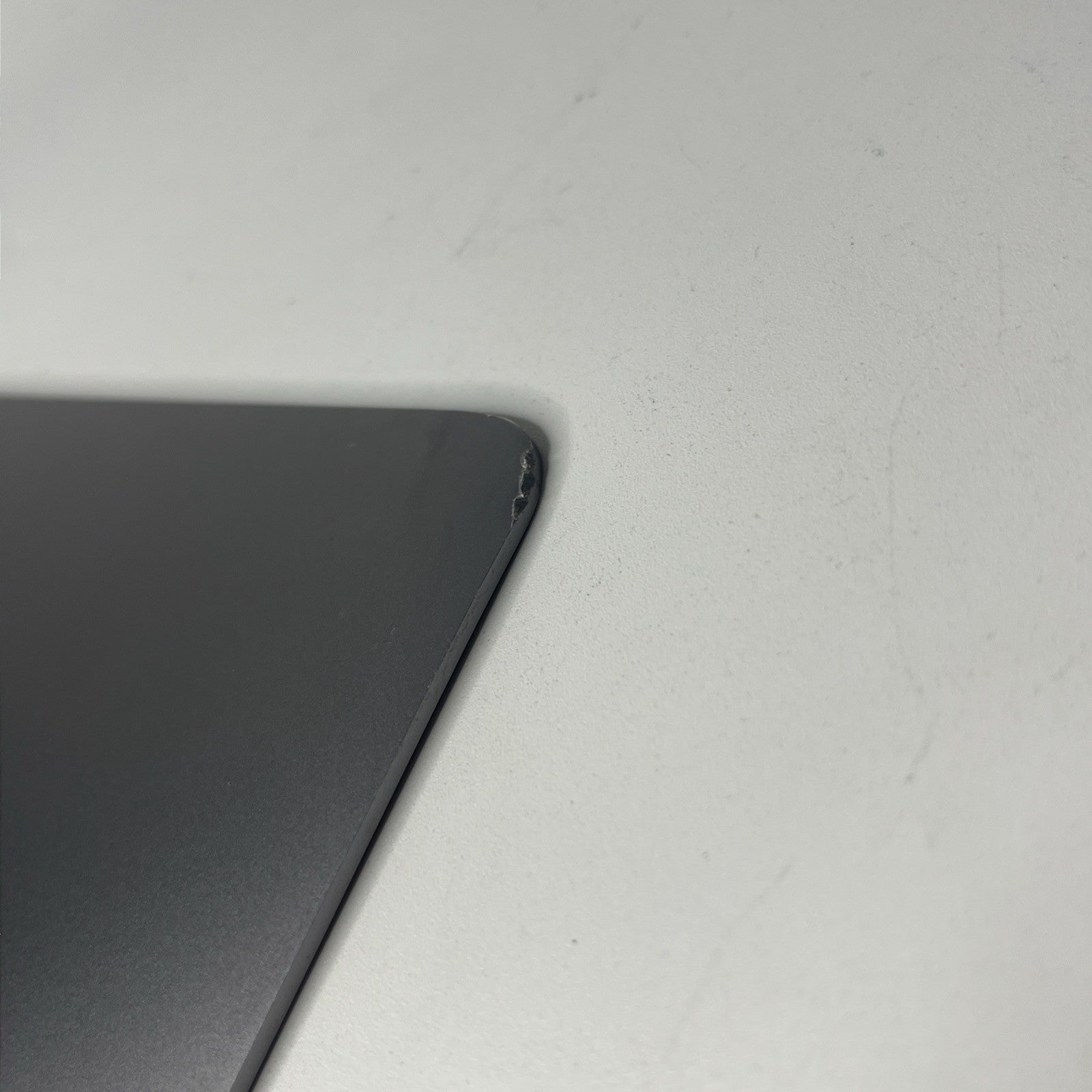 Genuine Apple MacBook Pro A2141 16" Display Assembly Screen. cracked From Side.