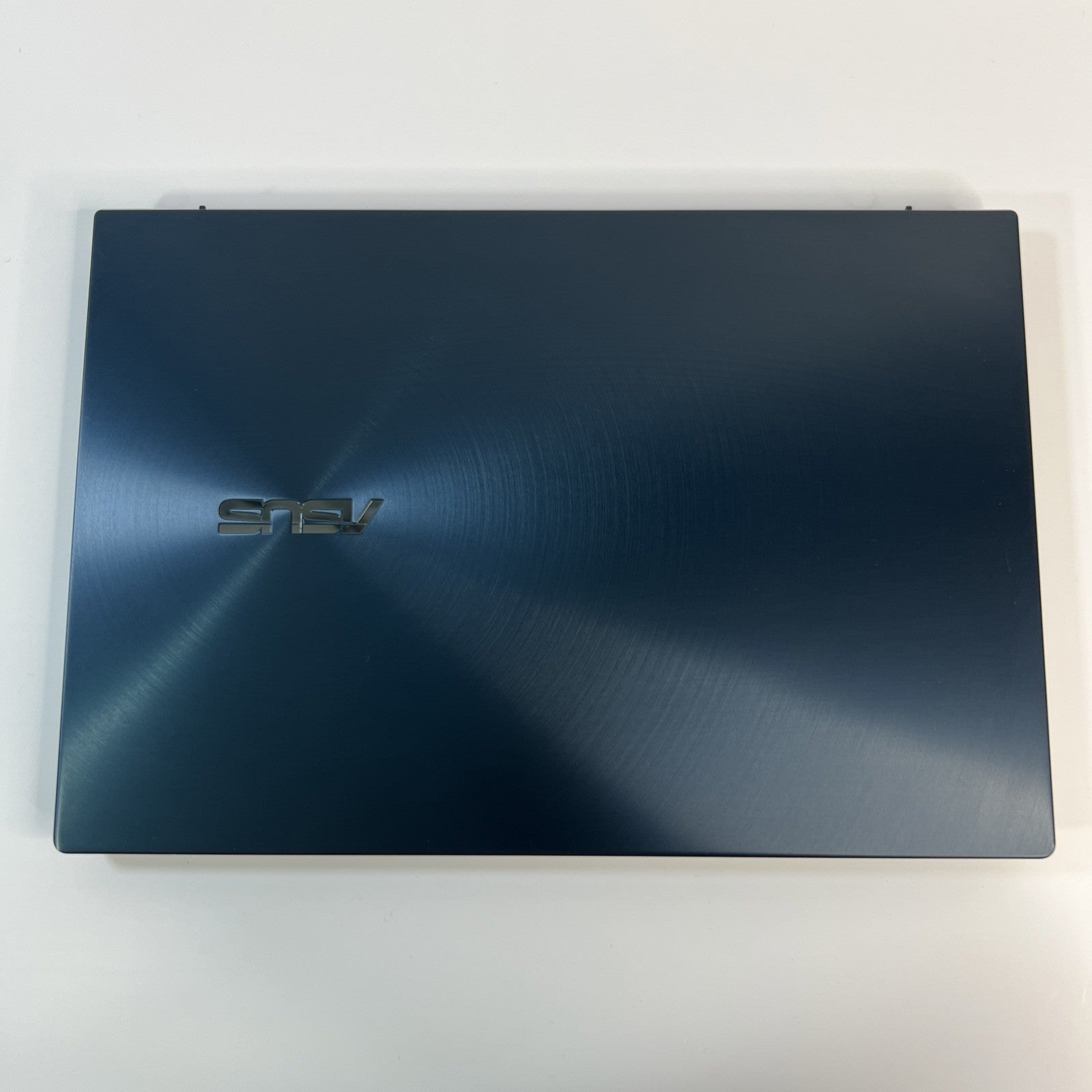ASUS ZenBook Duo UX482EAR 14”Core I7-11957G 16GB RAM 1 TB SSD Windows 11