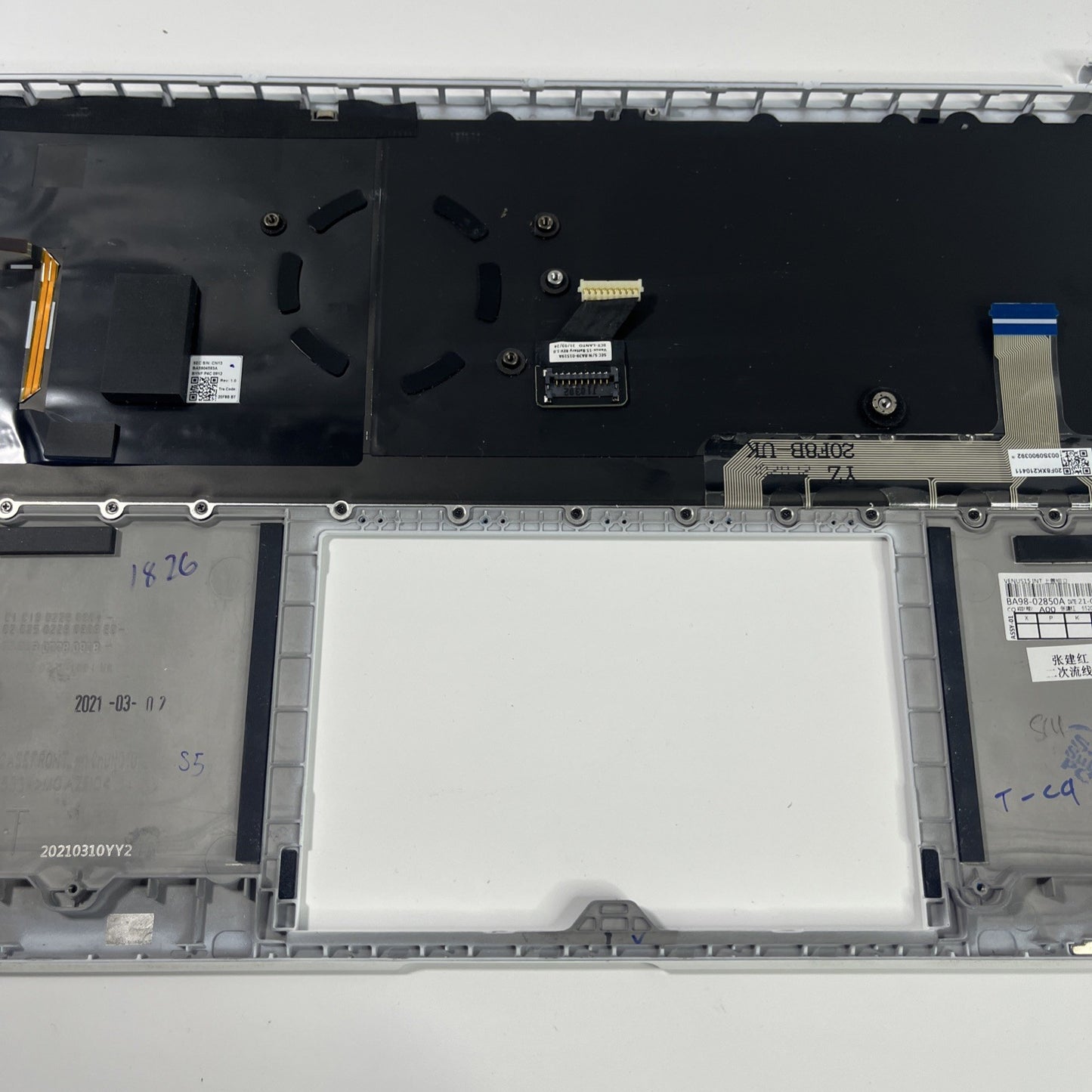 Genuine White Samsung Galaxy Book Pro NP950XDB  Palmrest & Keyboard BA5904593A.