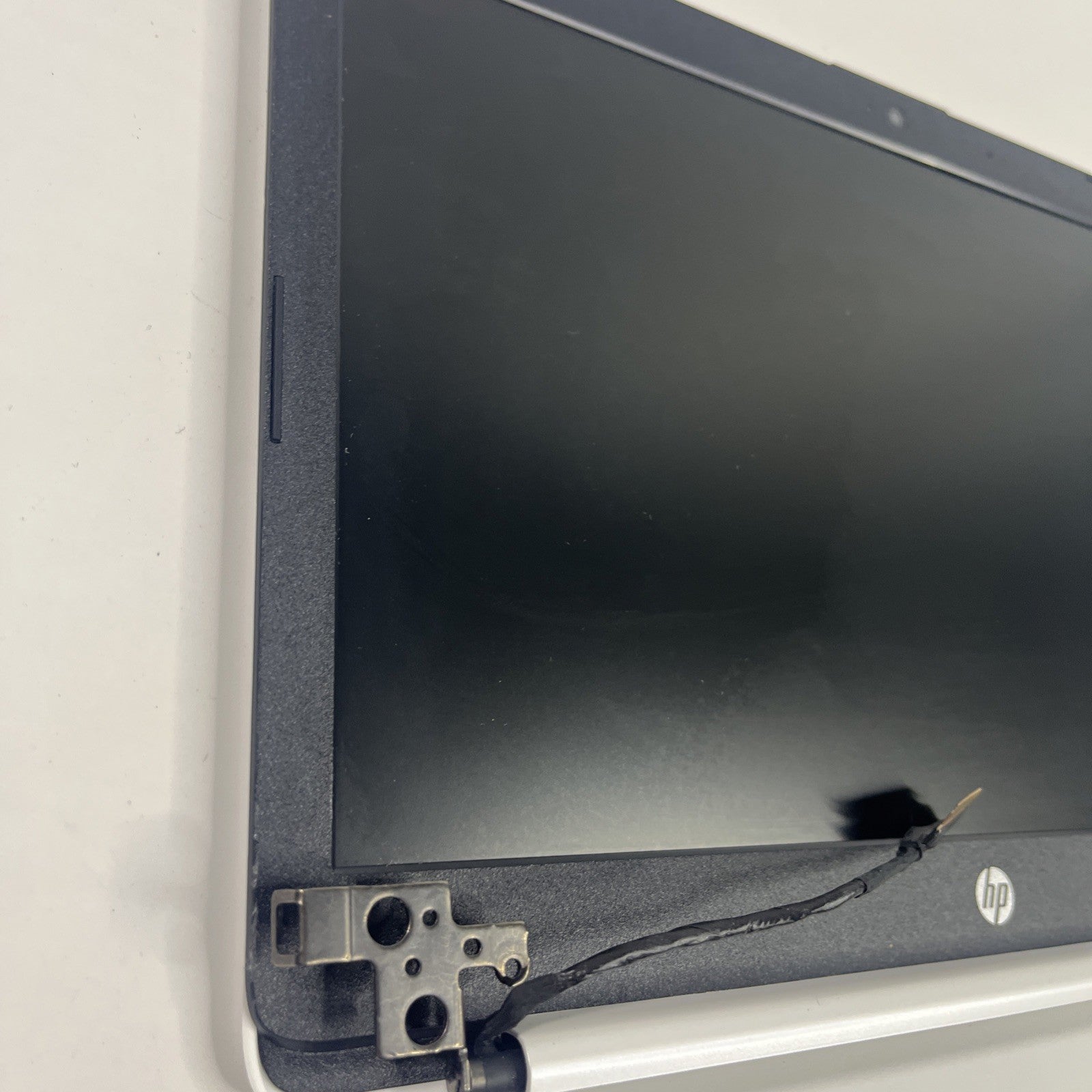 Genuine White HP Stream 11-ak0028sa Complete Screen & Top Lid Assembly. Grade A