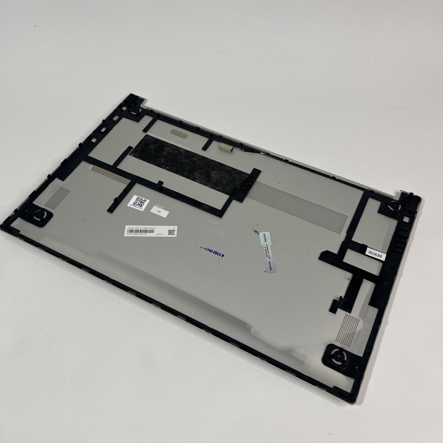 Genuine silver Samsung Galaxy NP750XDA Bottombase HQ2073080