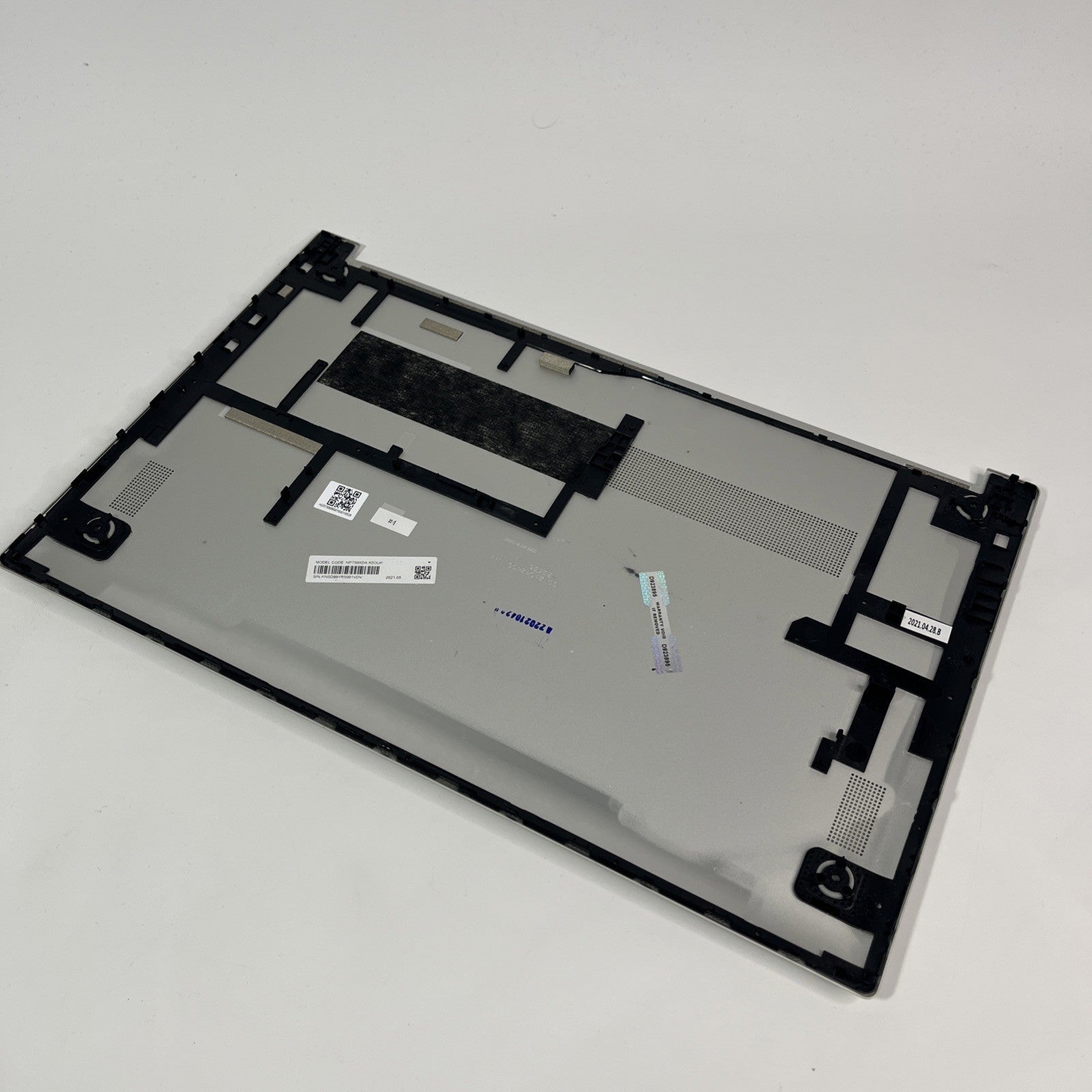 Genuine silver Samsung Galaxy NP750XDA Bottombase HQ2073080
