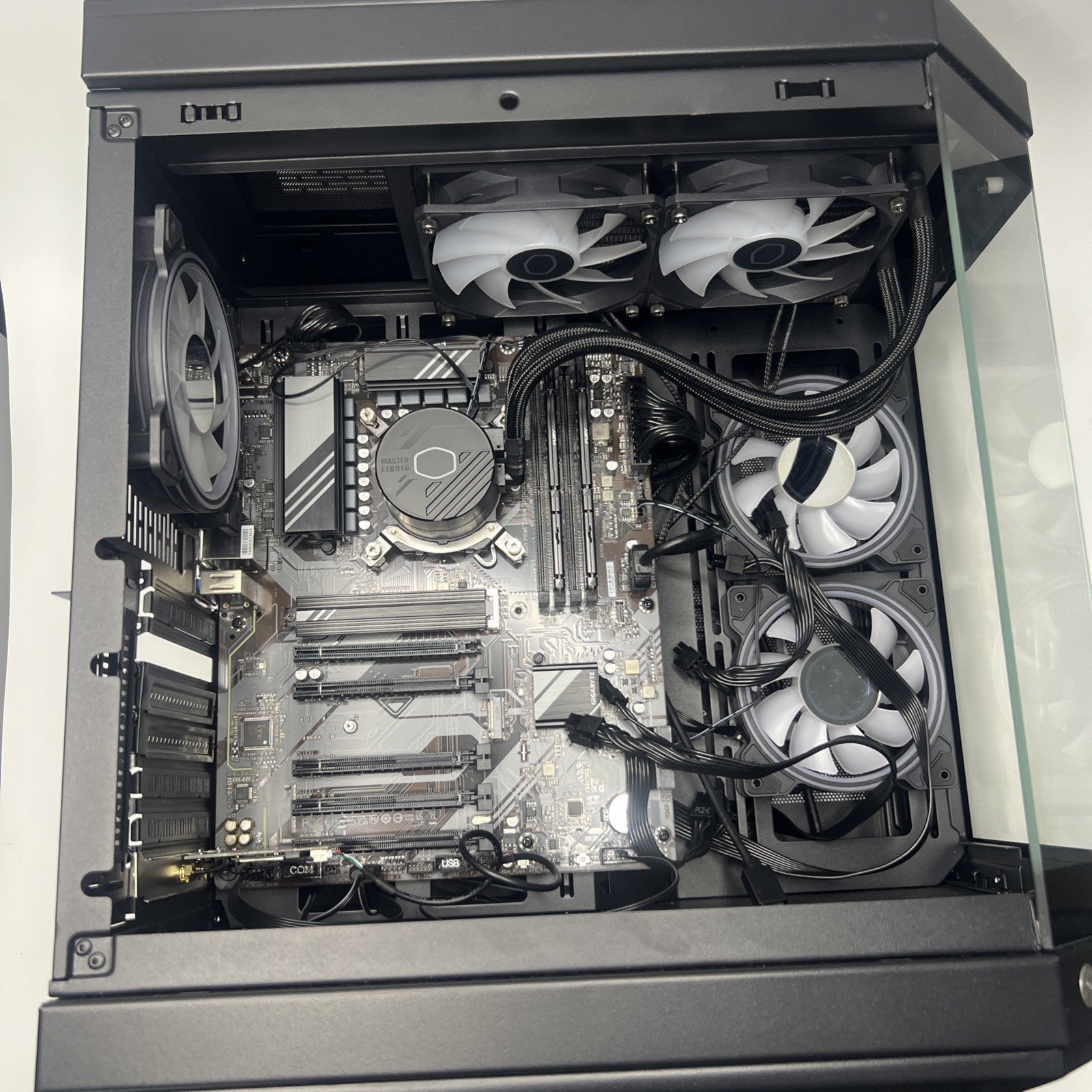 GAMEMAX HYPE TOWER PC i7-14700KF 32GB RAM 1TB SSD Gigabyte MB 850W Gold PSU WIFI