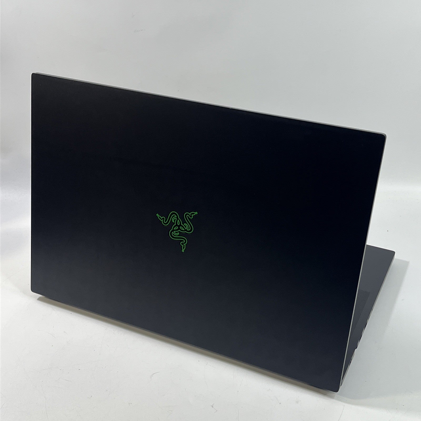 Razer Blade 18 RZ09-484 18"  32 GB RAM i9-1350HX - RTX 4090 2TB SSD 240HZ