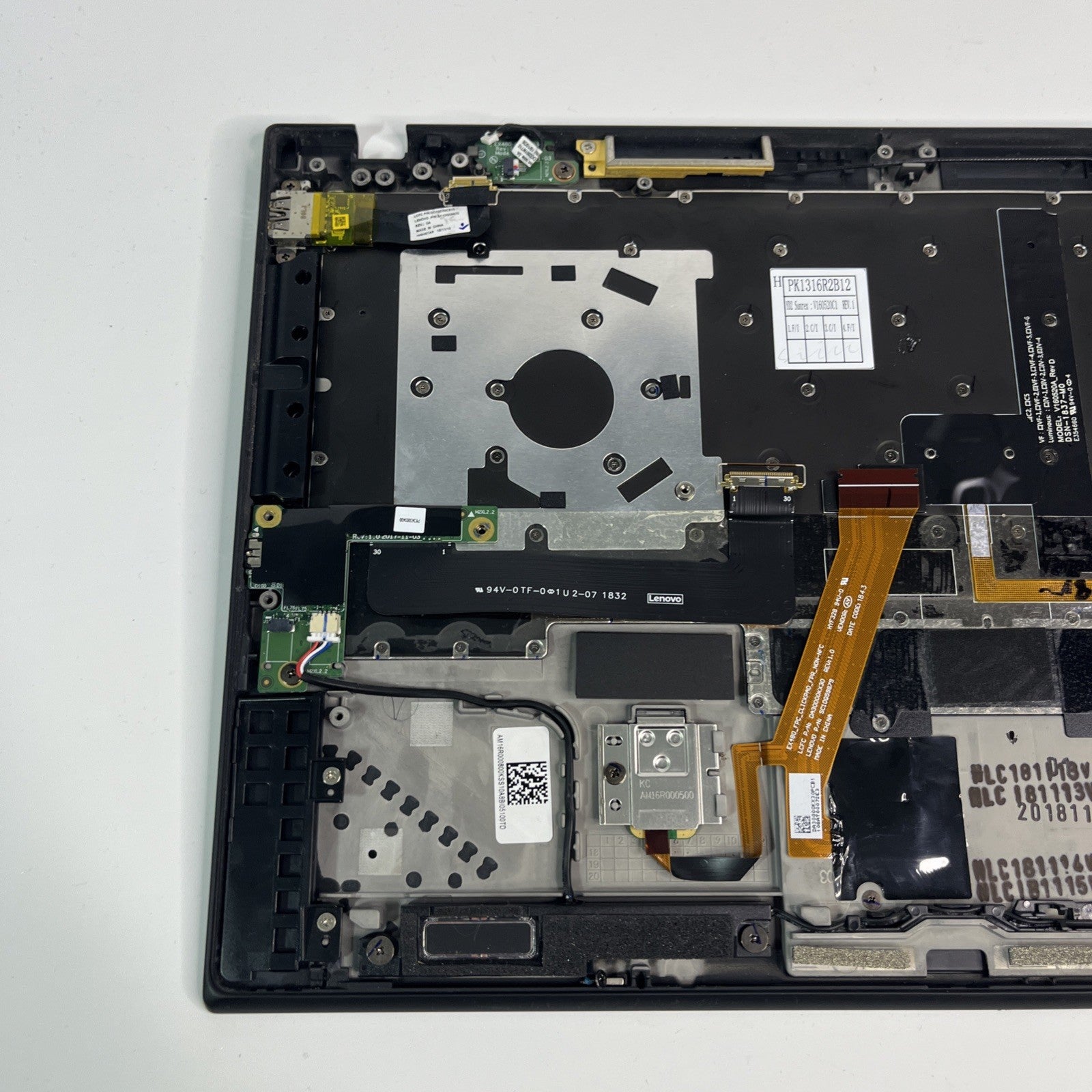 Genuine black Lenovo ThinkPad X1 Carbon 6th Gen Complete UK Palmrest SN20p38734