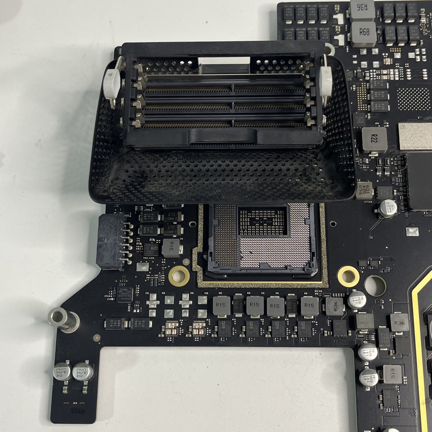 Apple iMac 27” Retina 5K Logic Board 2020A2115 EMC 3442 And Heatsink. No CPU.