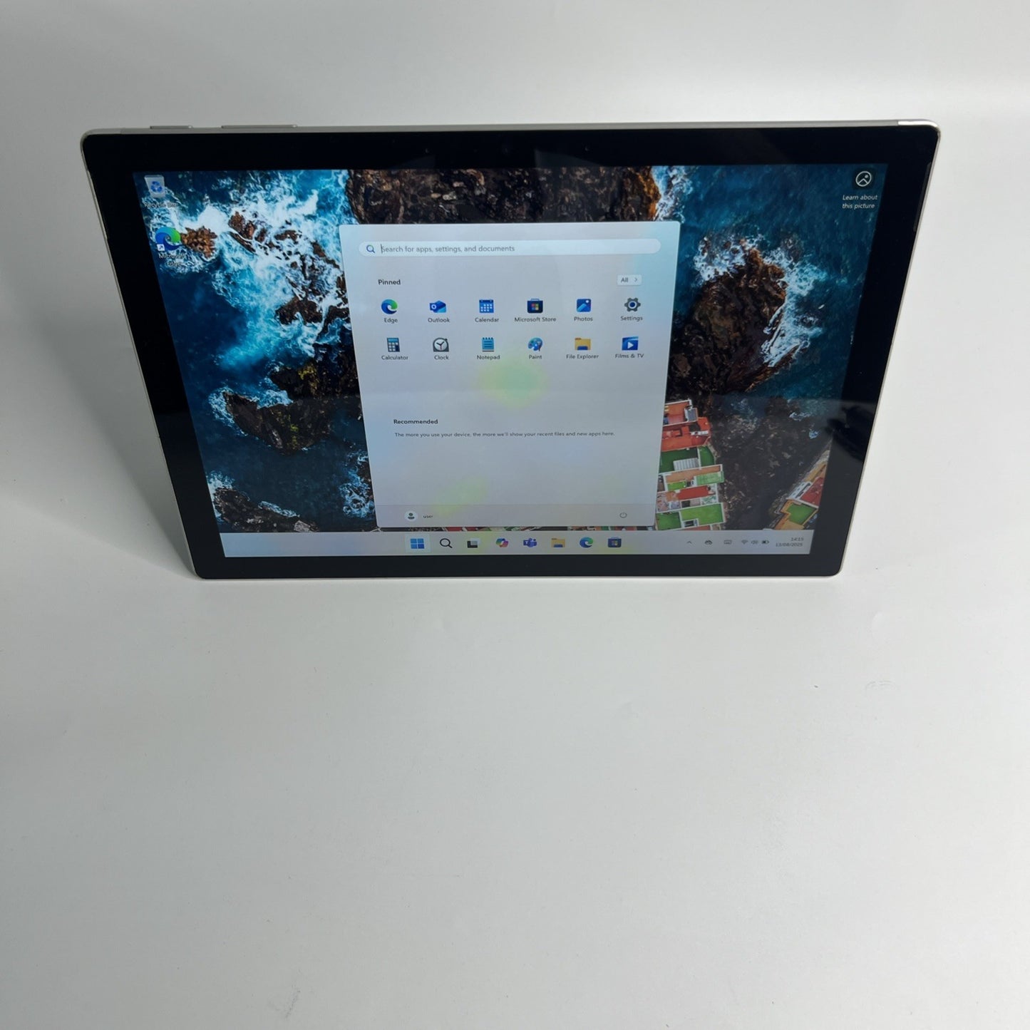 Microsoft Surface Pro 7 – i5-1035G4 8GB RAM 128GB SSD Windows 11 Grade C
