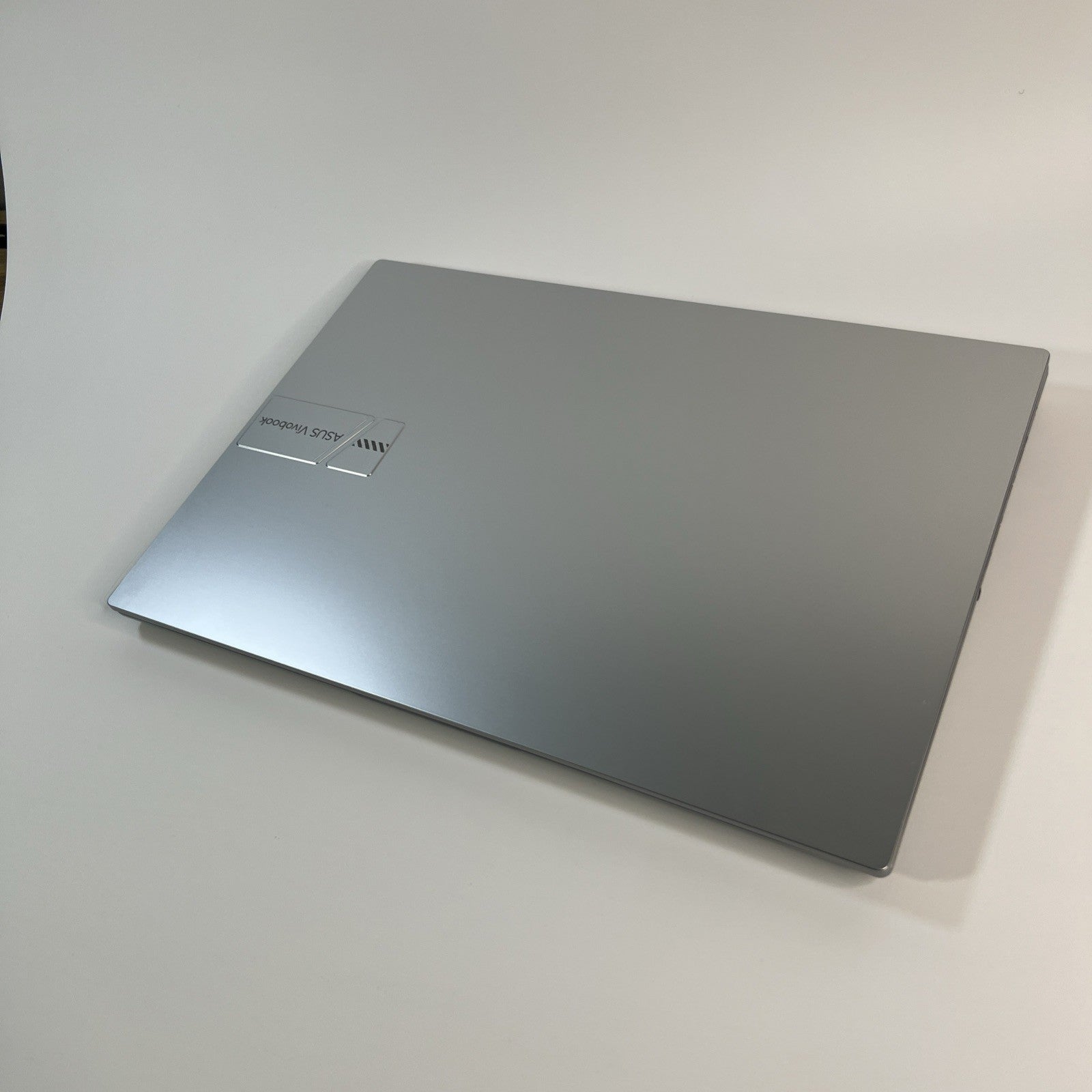 ASUS Vivobook M1605YA 16.0" Laptop AMD Ryzen 5-7430U 16GB RAM 512 Windows 11
