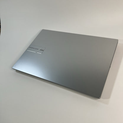 ASUS Vivobook M1605YA 16.0" Laptop AMD Ryzen 5-7430U 16GB RAM 512 Windows 11