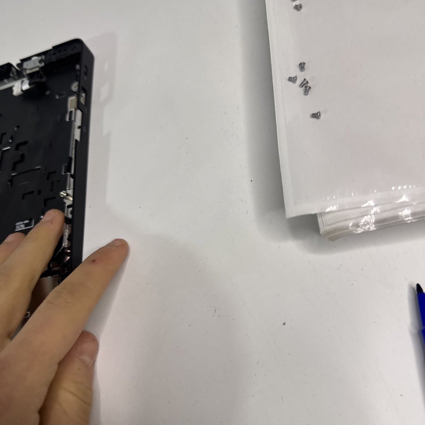 Genuine Dell Latitude 5590 Palmrest,speaker & Keyboard I Key Missing