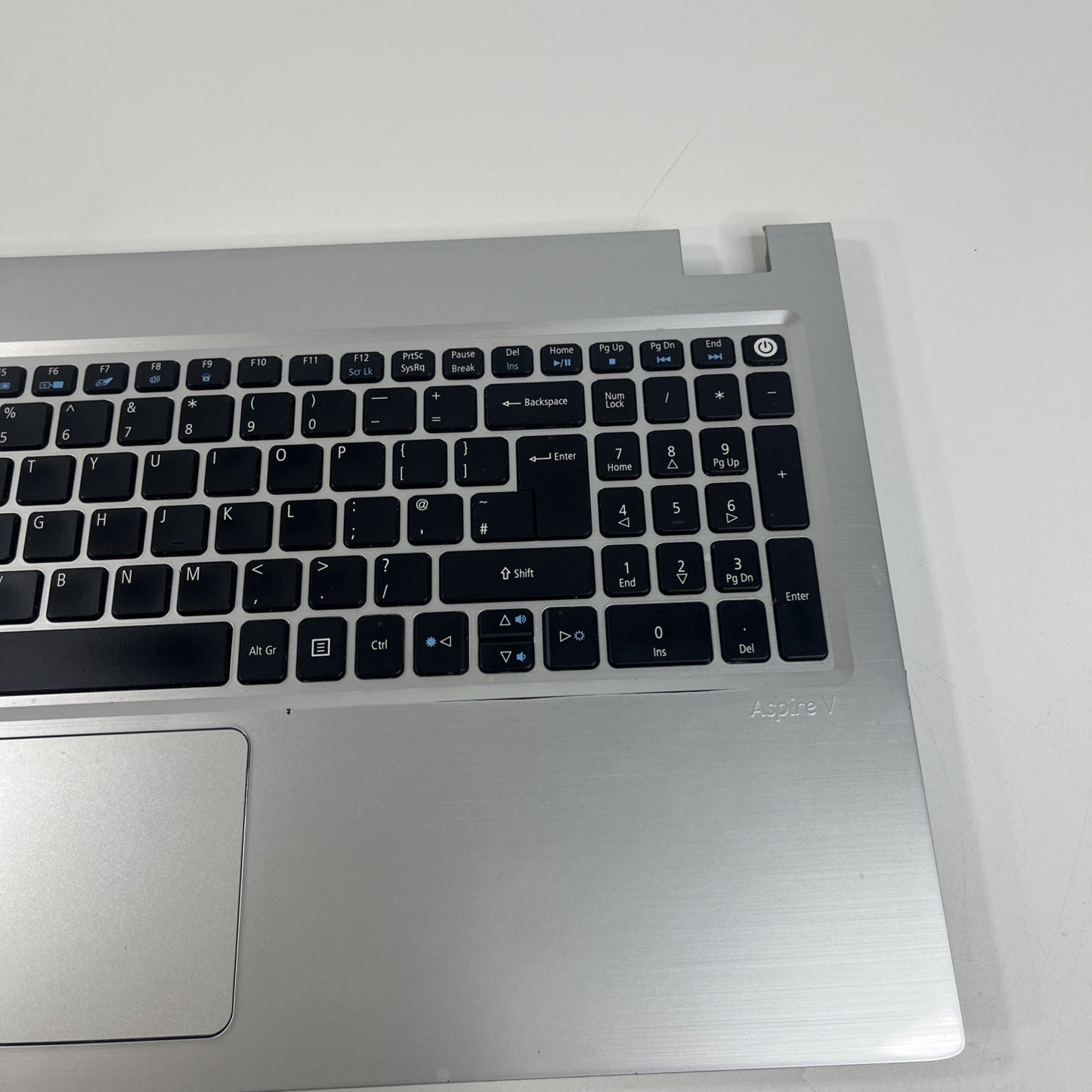 Sliver Acer Aspire V3-574 Palmrest UK Keyboard, Usb Board, Dc Cable & Touchpad.