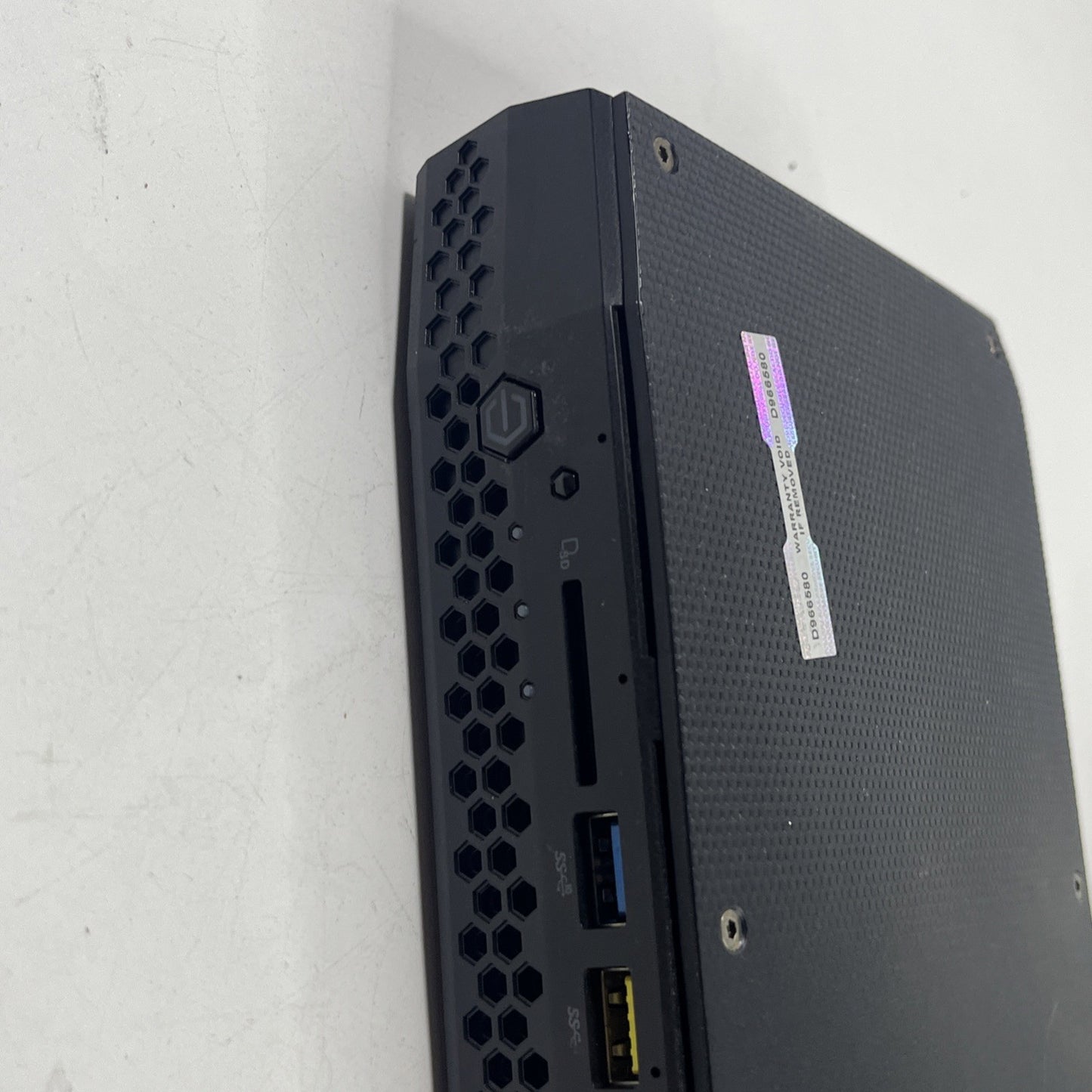 Intel Hades Canyon - NUC8i7HNK - 16GB RAM - 512GB SSD - i7 8705G - Win11