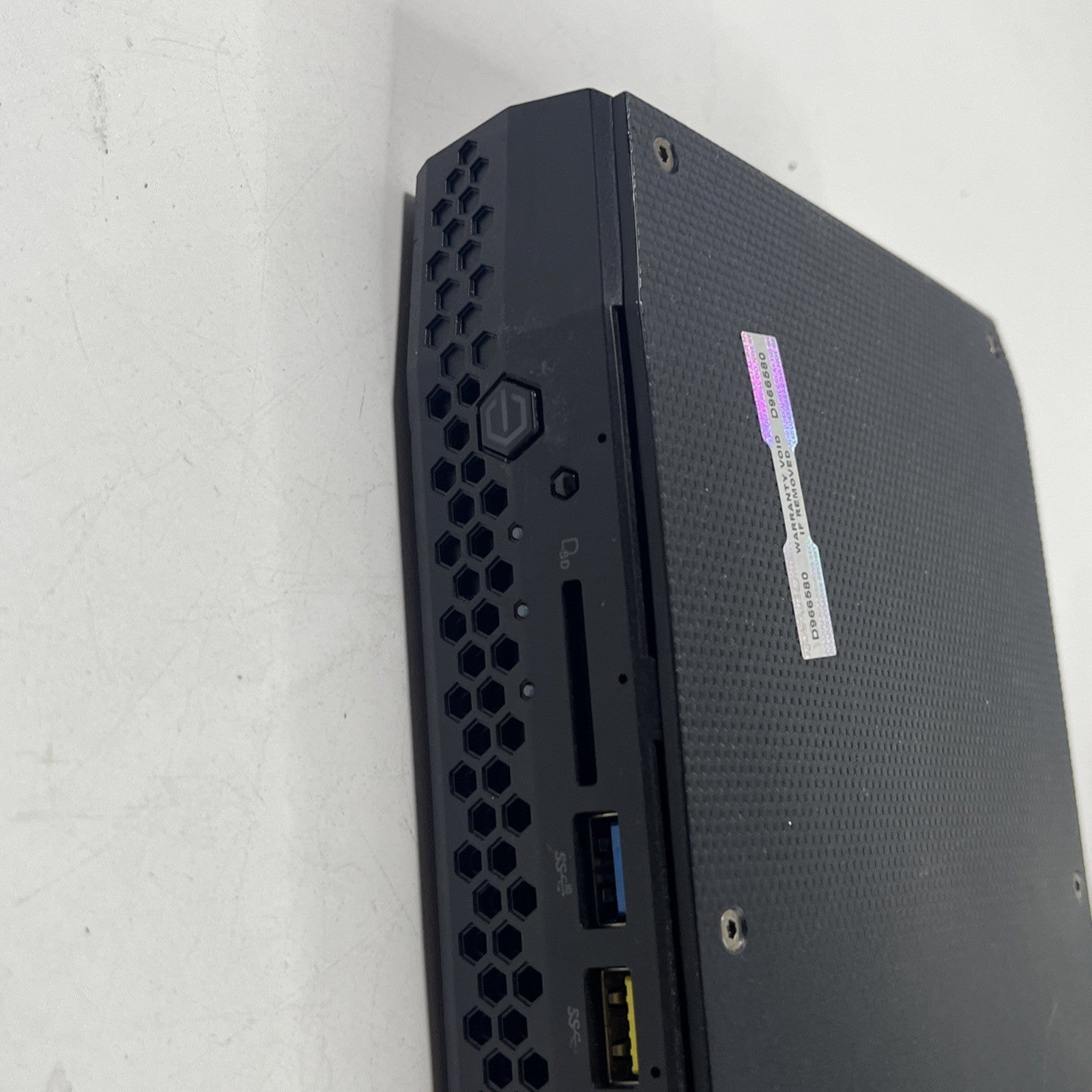 Intel Hades Canyon - NUC8i7HNK - 16GB RAM - 512GB SSD - i7 8705G - Win11
