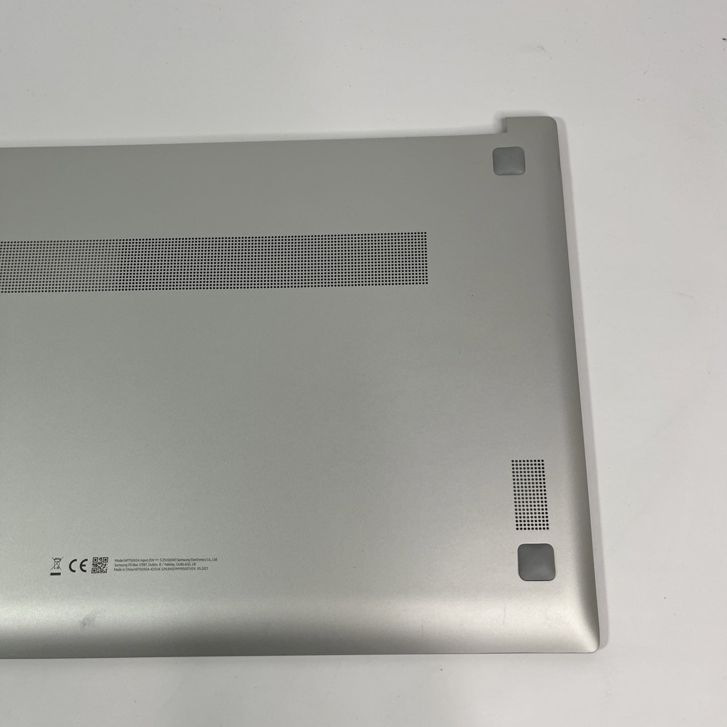 Genuine silver Samsung Galaxy NP750XDA Bottombase HQ2073080
