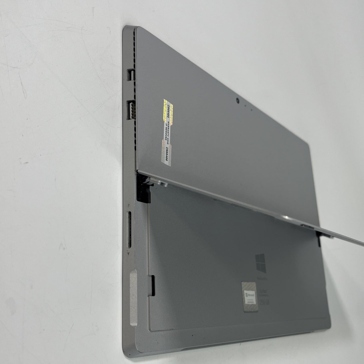 Microsoft Surface Pro 3 12” Intel i5-4300U 1.90 GHz  8GB RAM 256GB SSD Win 8 Pro