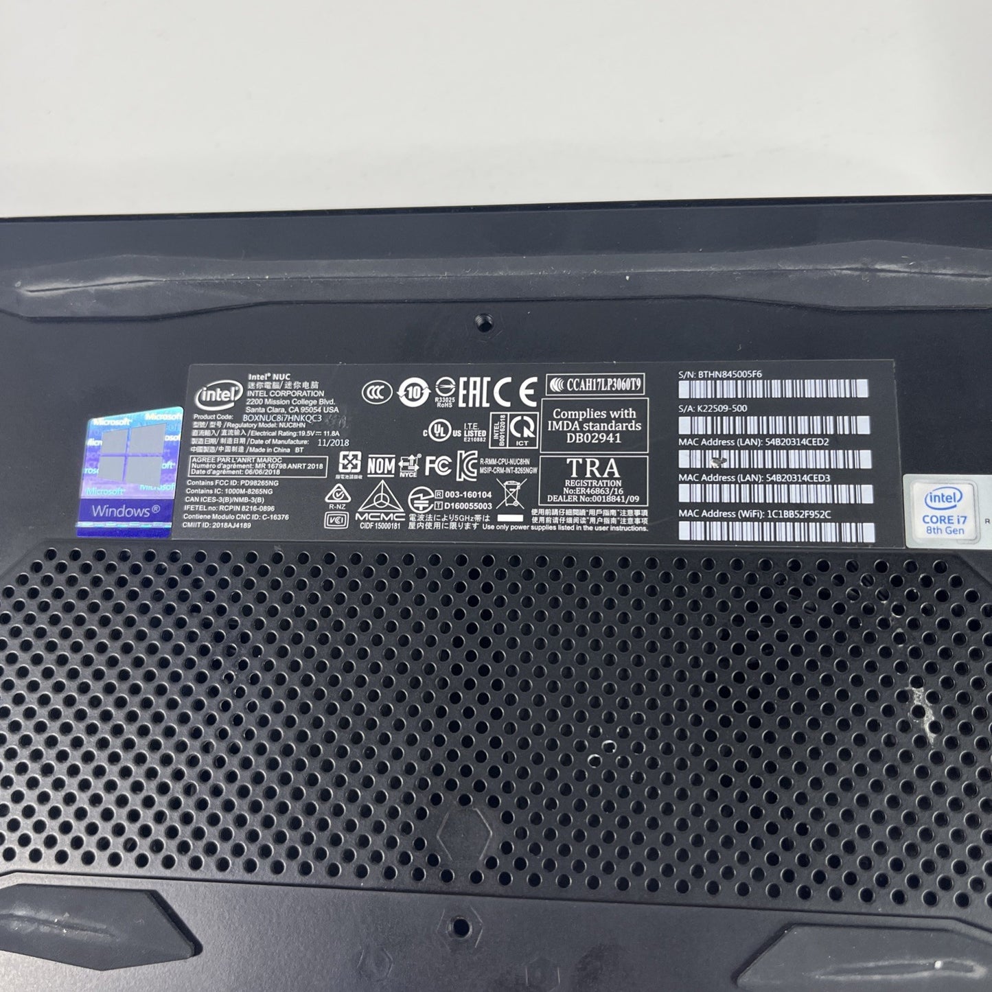 Intel Hades Canyon - NUC8i7HNK - 16GB RAM - 512GB SSD - i7 8705G - Win11