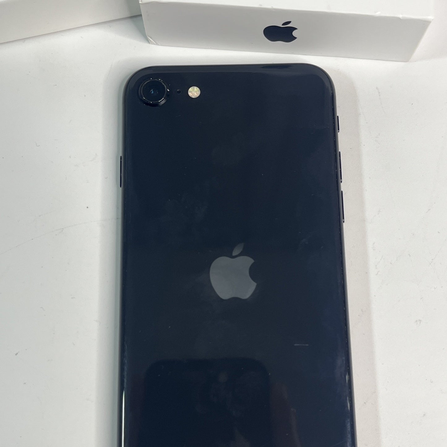Apple iPhone SE 2020  64GB Smartphone Unlocked