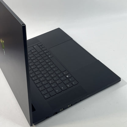 Razer Blade 18 RZ09-484 18"  32 GB RAM i9-1350HX - RTX 4090 2TB SSD 240HZ