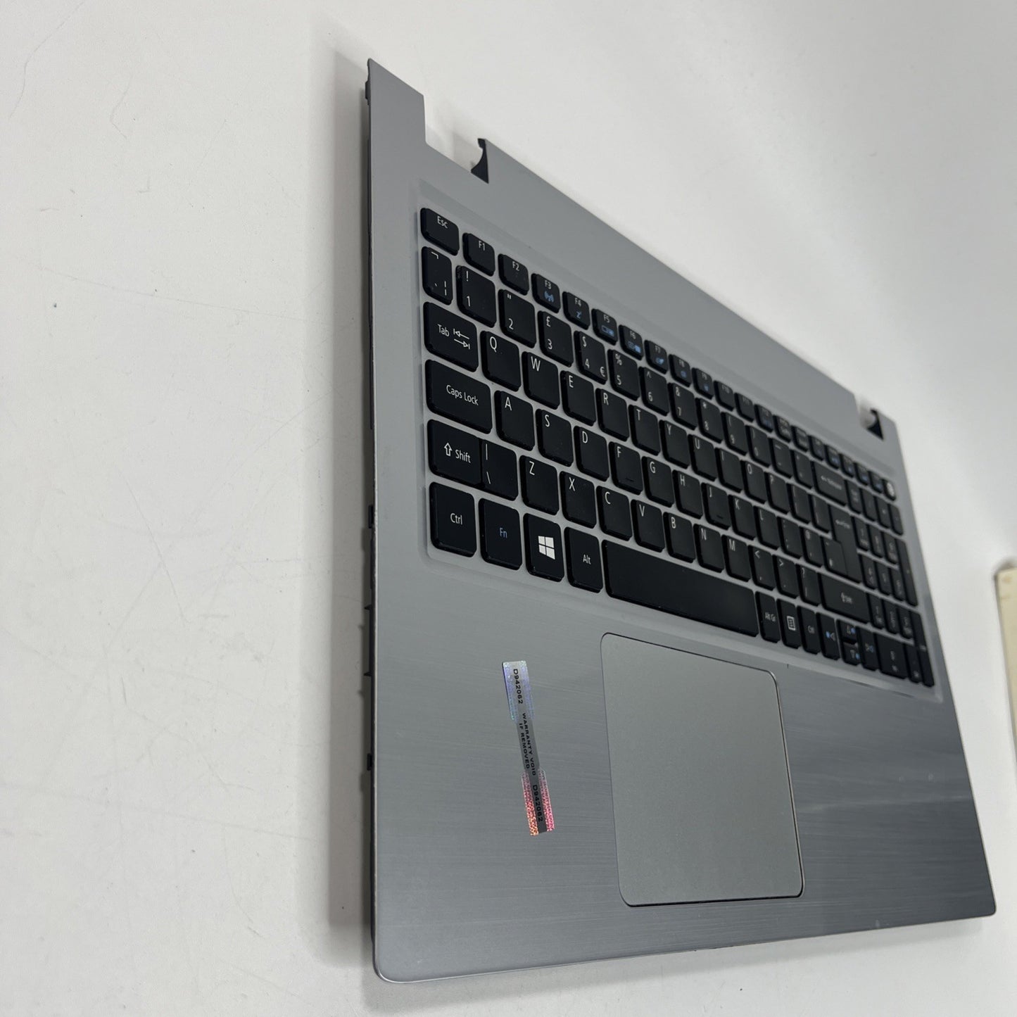 Sliver Acer Aspire V3-574 Palmrest UK Keyboard, Usb Board, Dc Cable & Touchpad.