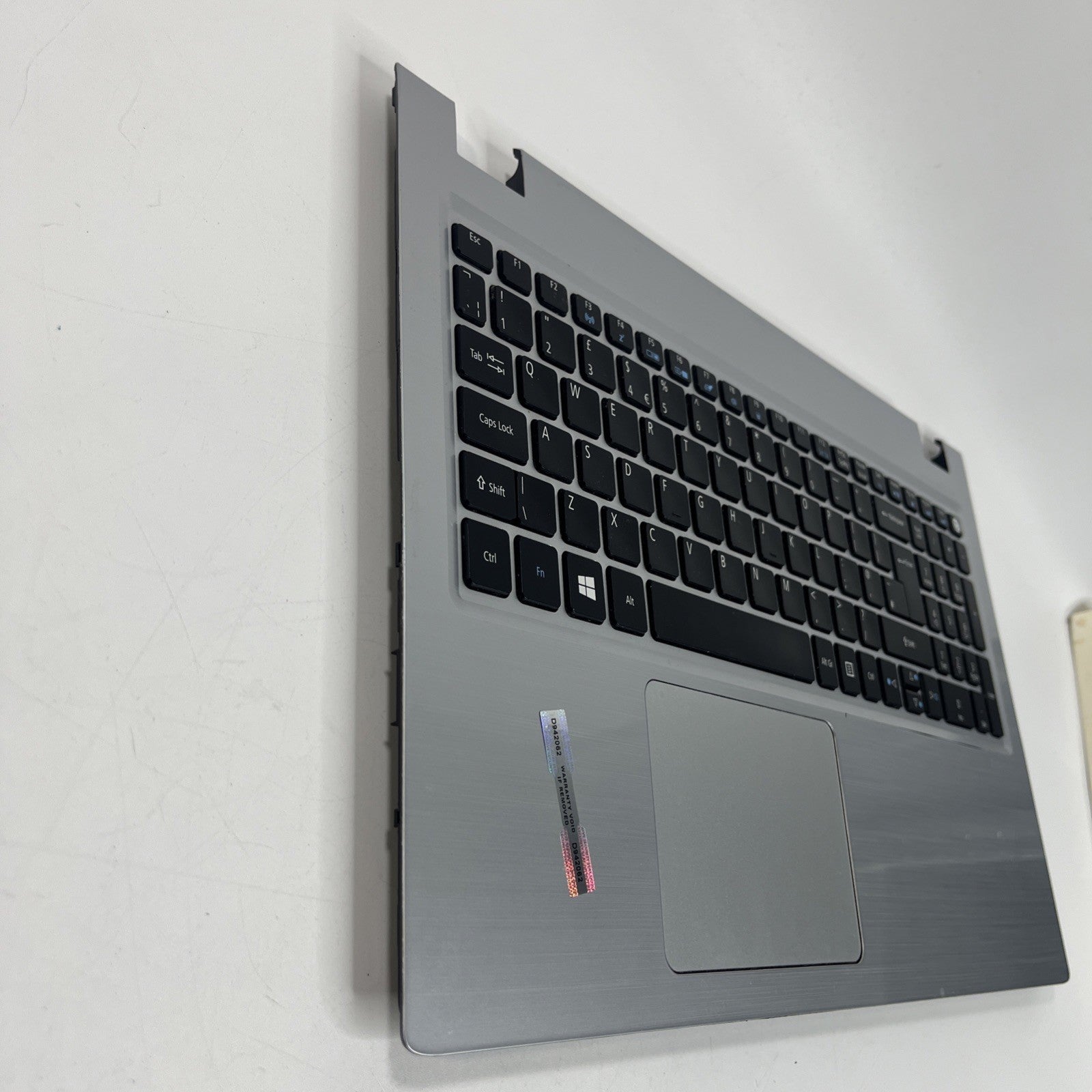 Sliver Acer Aspire V3-574 Palmrest UK Keyboard, Usb Board, Dc Cable & Touchpad.