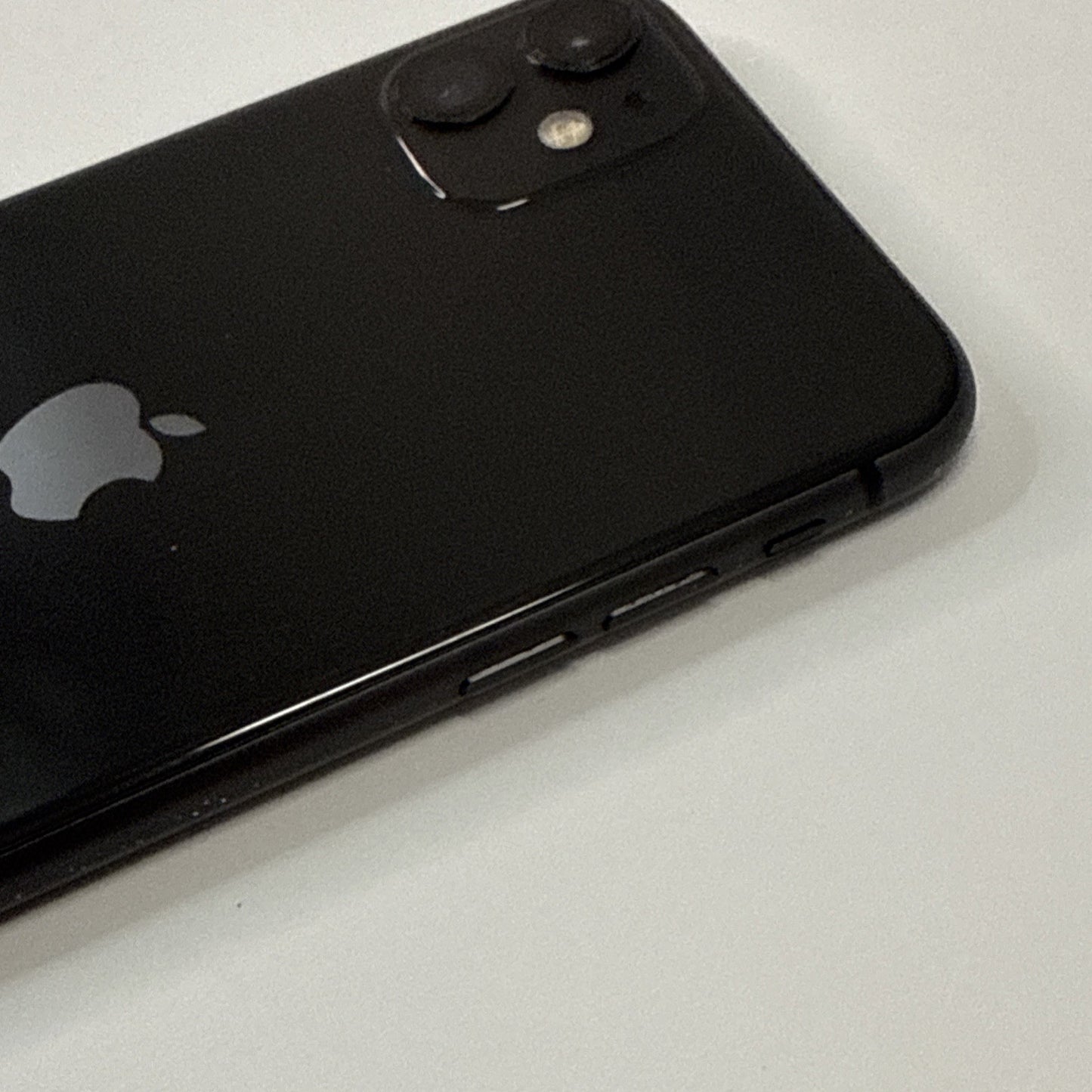 Apple iPhone 11 64GB Unlocked Smartphone - Good Condition 73% BH (Black)