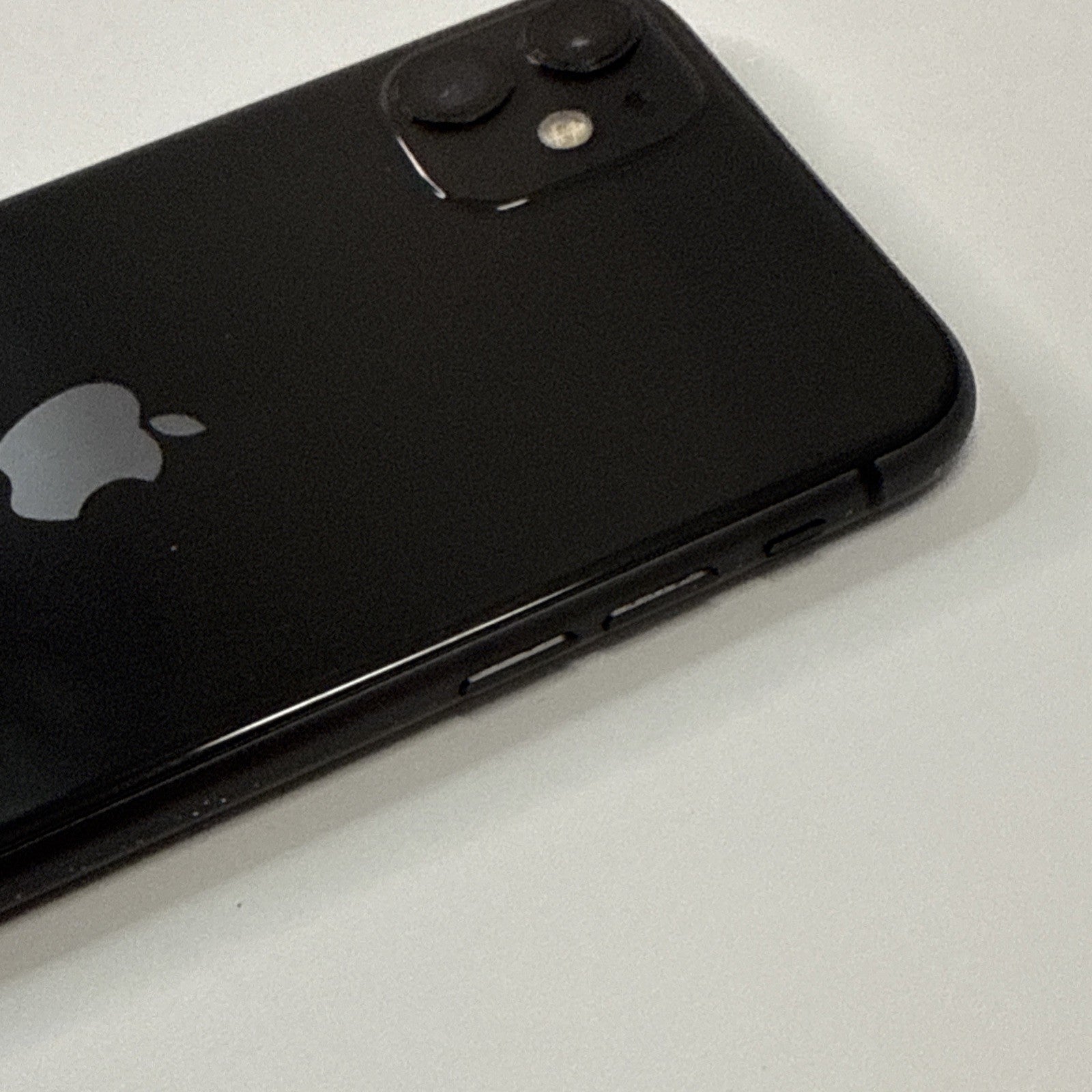 Apple iPhone 11 64GB Unlocked Smartphone - Good Condition 73% BH (Black)